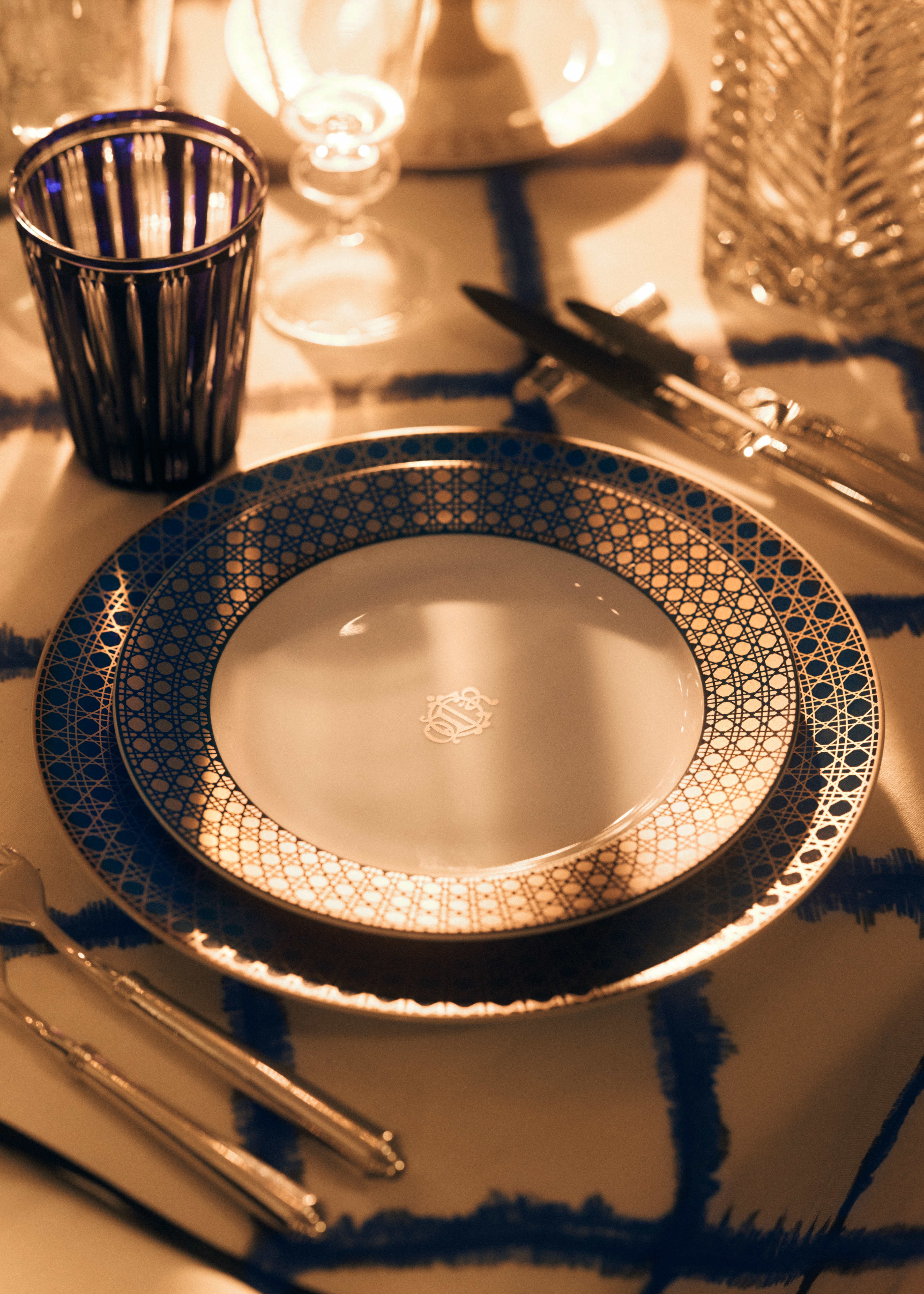 Look Dessert Plate White Limoges Porcelain with Blue and 24-Carat Gold Cannage Motif E15