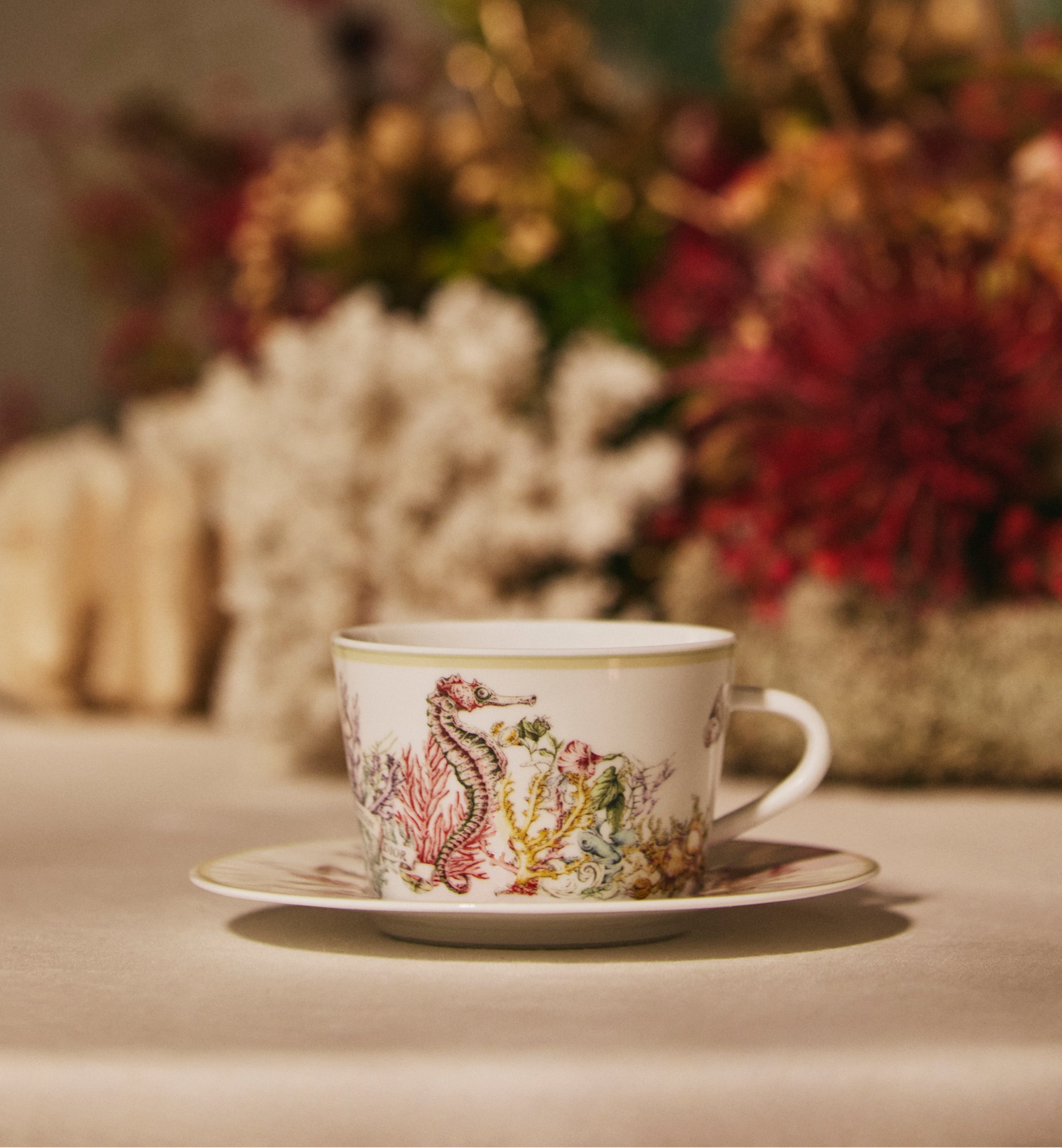 aria_look Tea Saucer Three quarter opened view