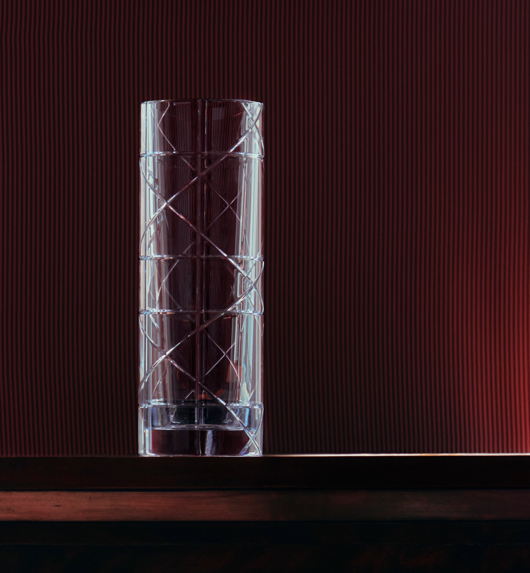aria_look Small Vase Three quarter back view