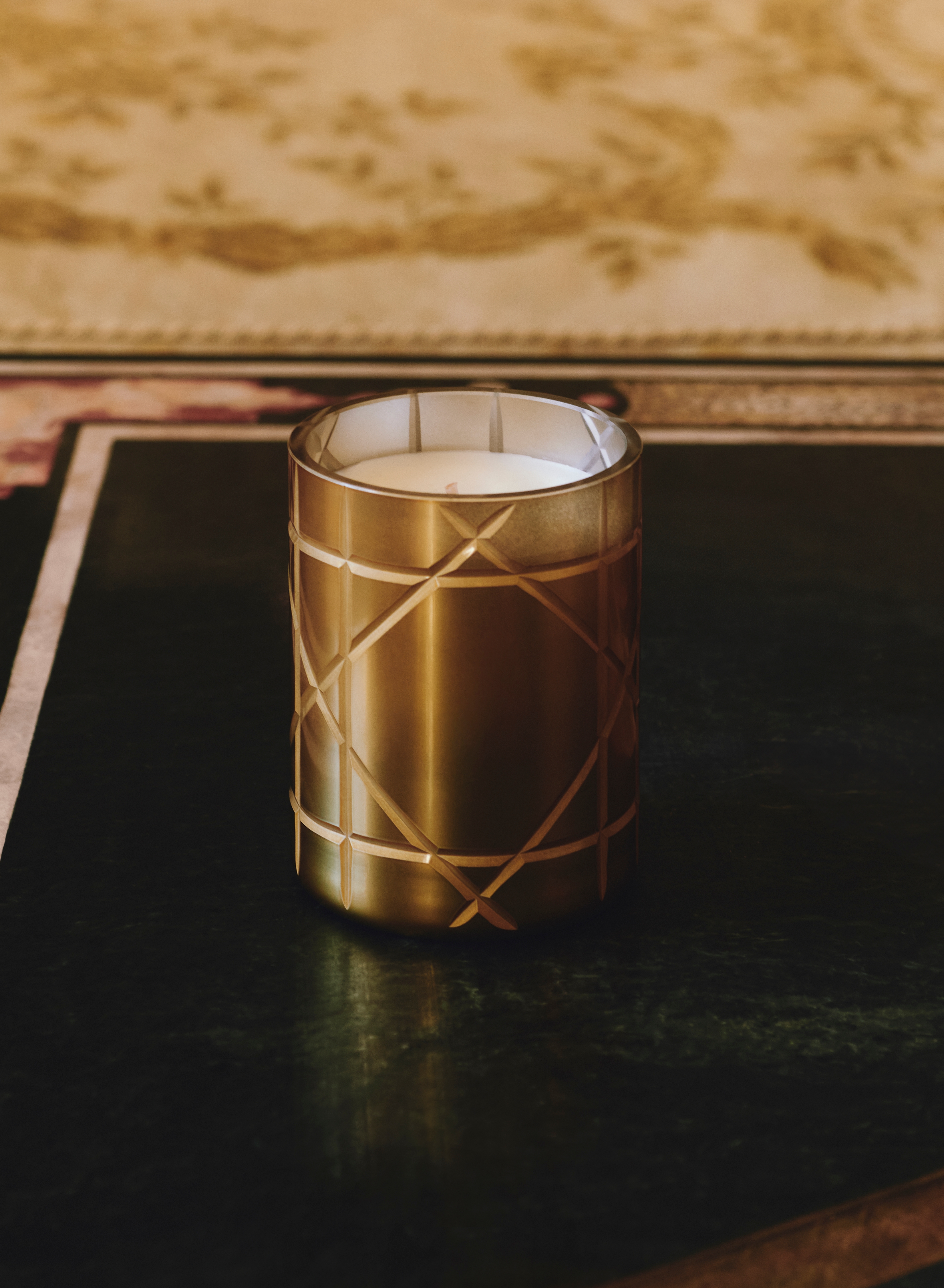 Look Ambre d'Or Scented Candle Gold-Finish Cannage E12