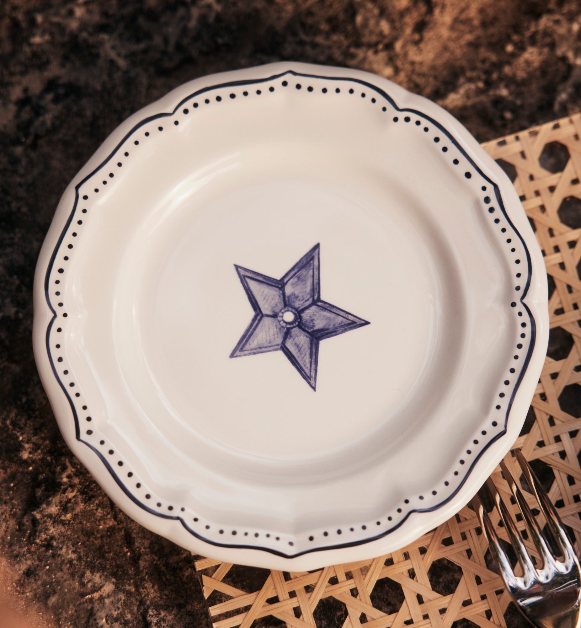 aria_look Side Plate Front view