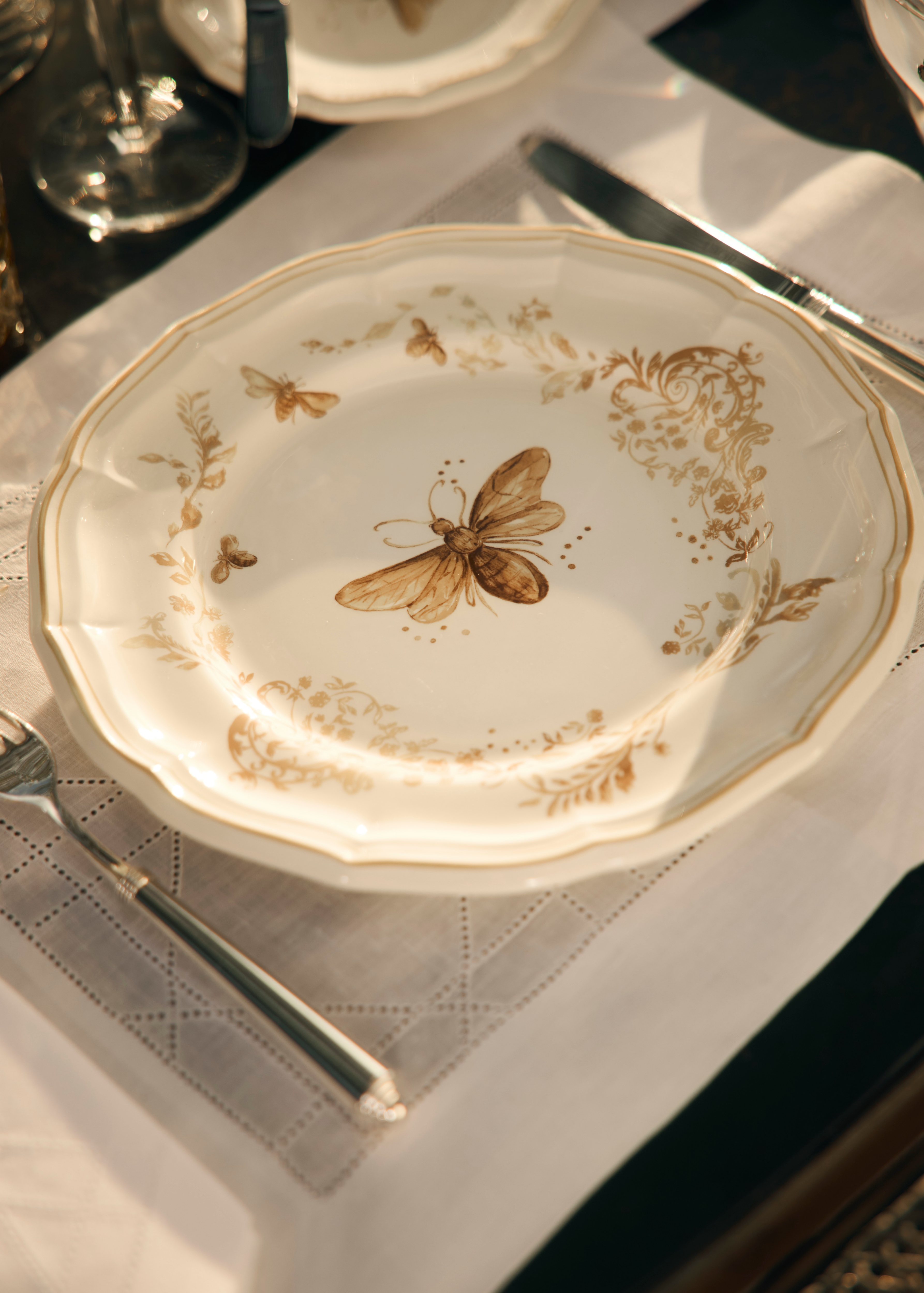 Look Dinner Plate White and Gold-Tone Dior Bees E01