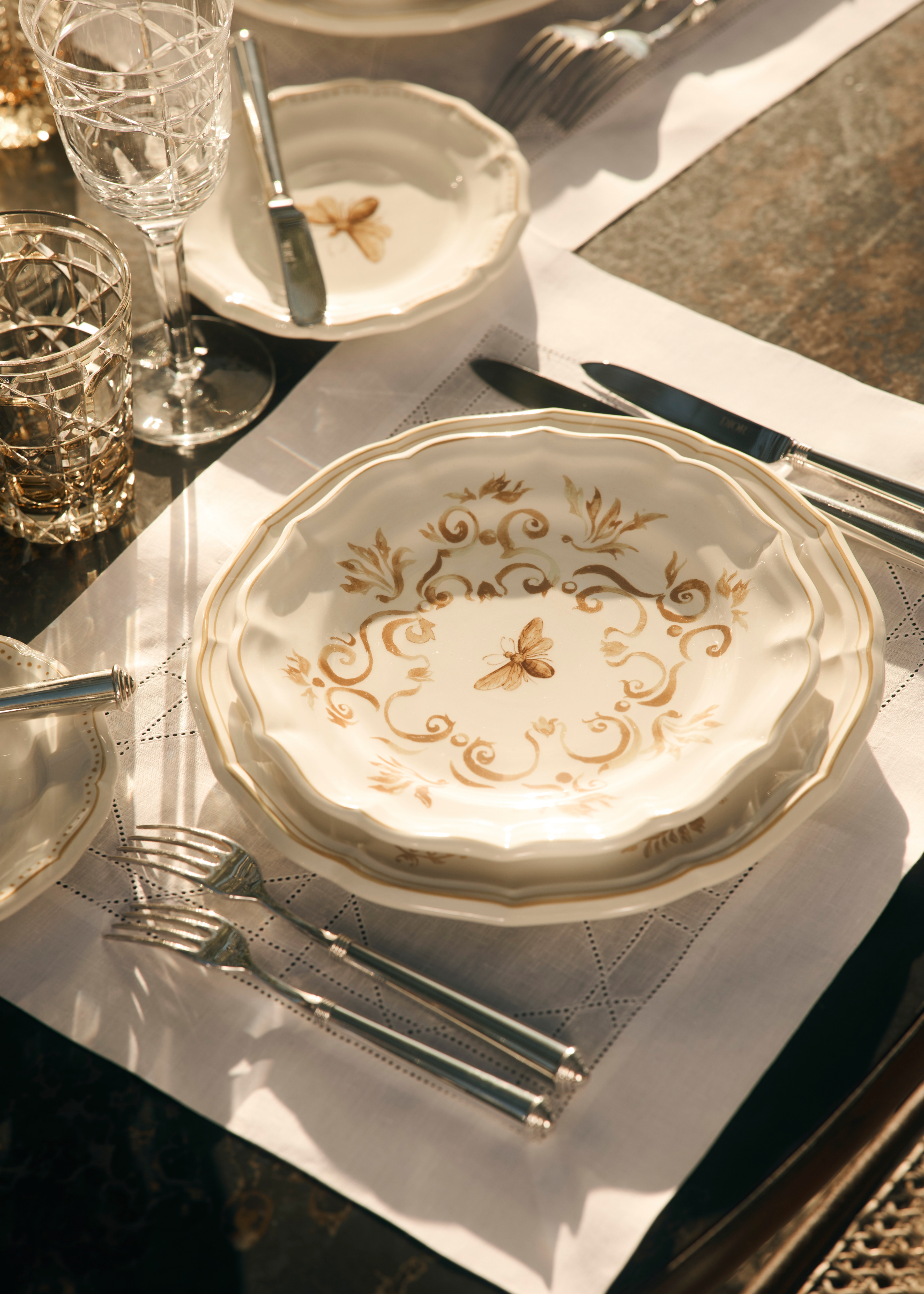 Look Dinner Plate White and Gold-Tone Dior Bees E04