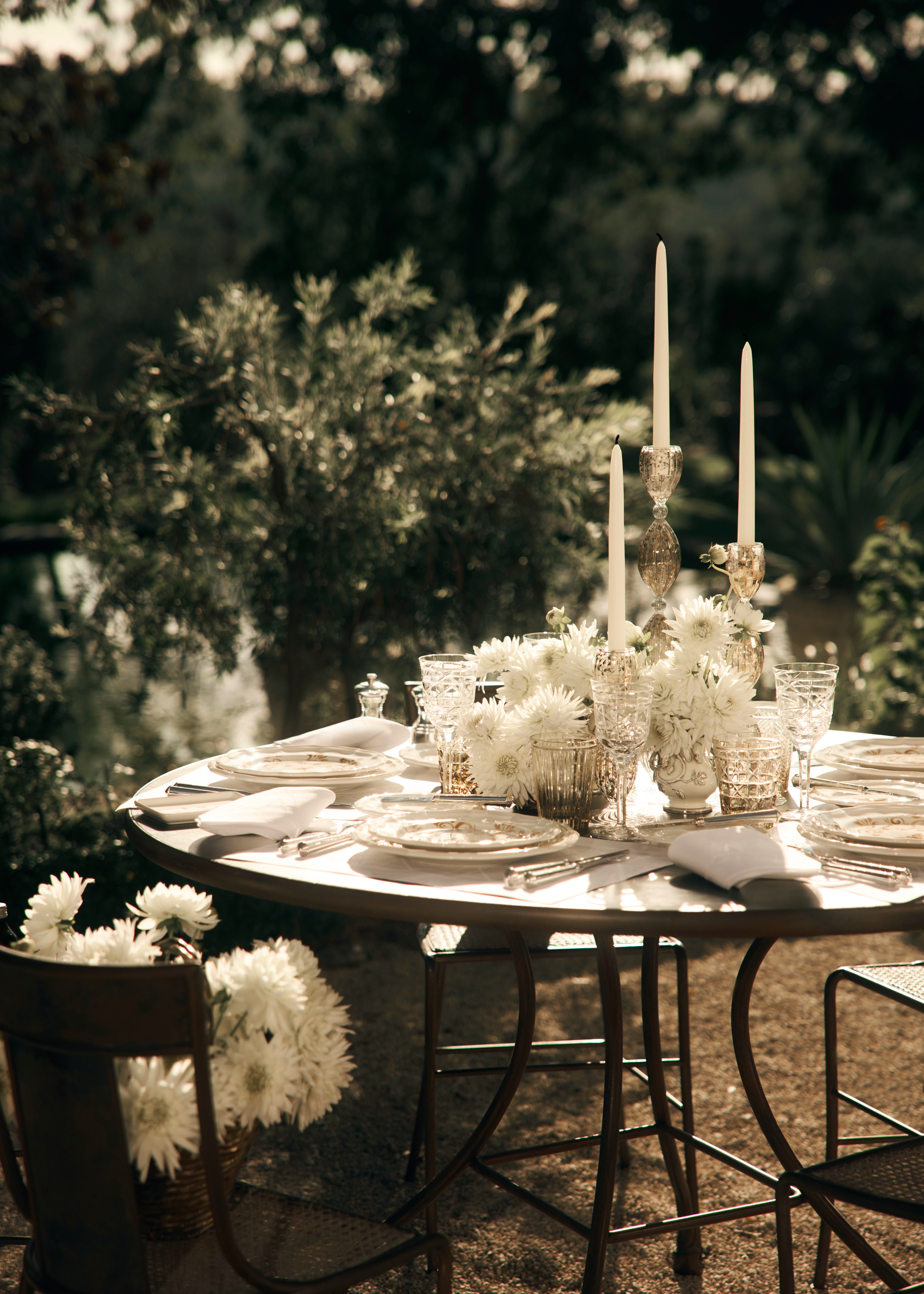 Look Dinner Plate White and Gold-Tone Dior Bees E10