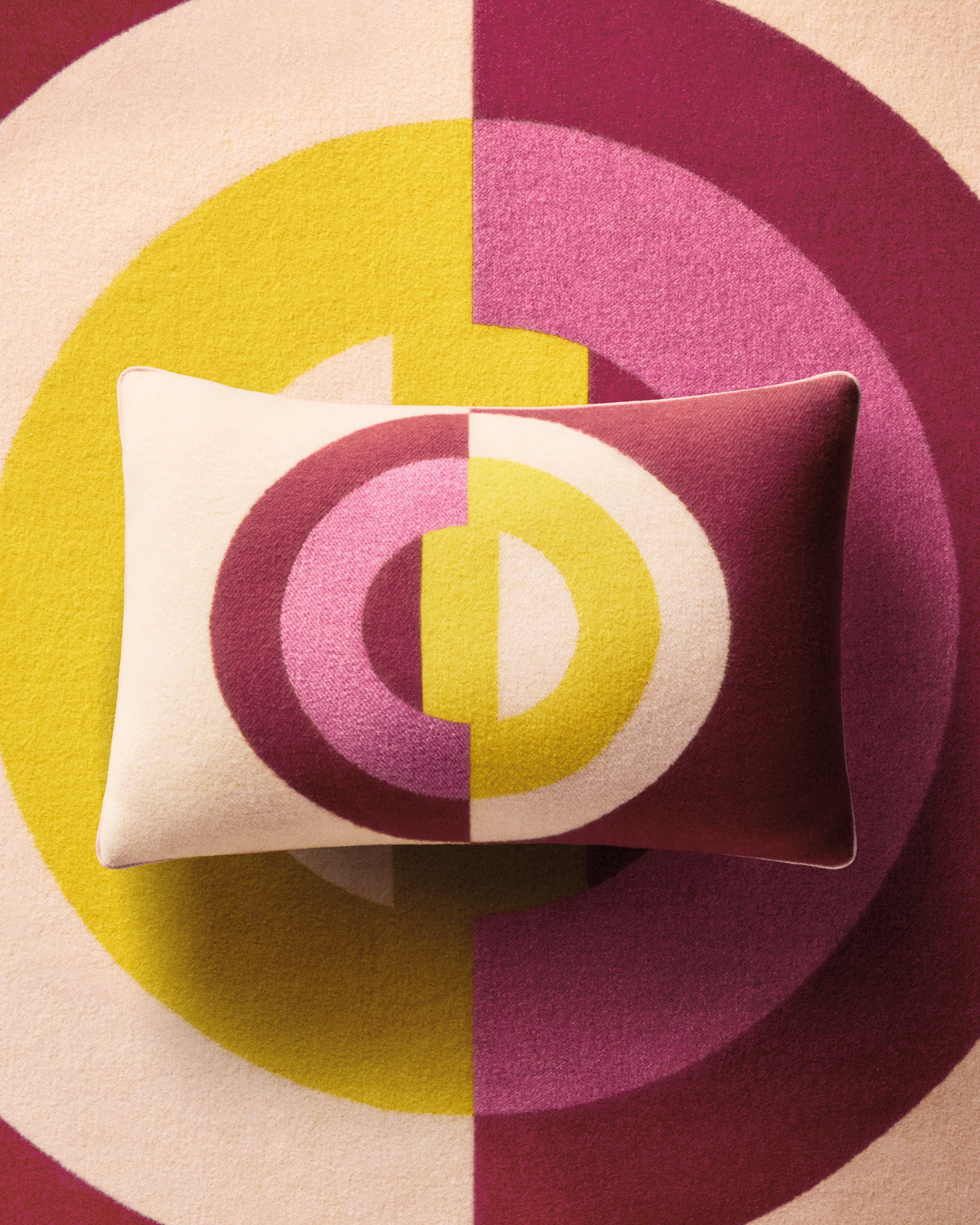 look_image_alt_prefix Rechteckiges Kissen CD Entrelacés Wolle und Kaschmir in Rosa E03