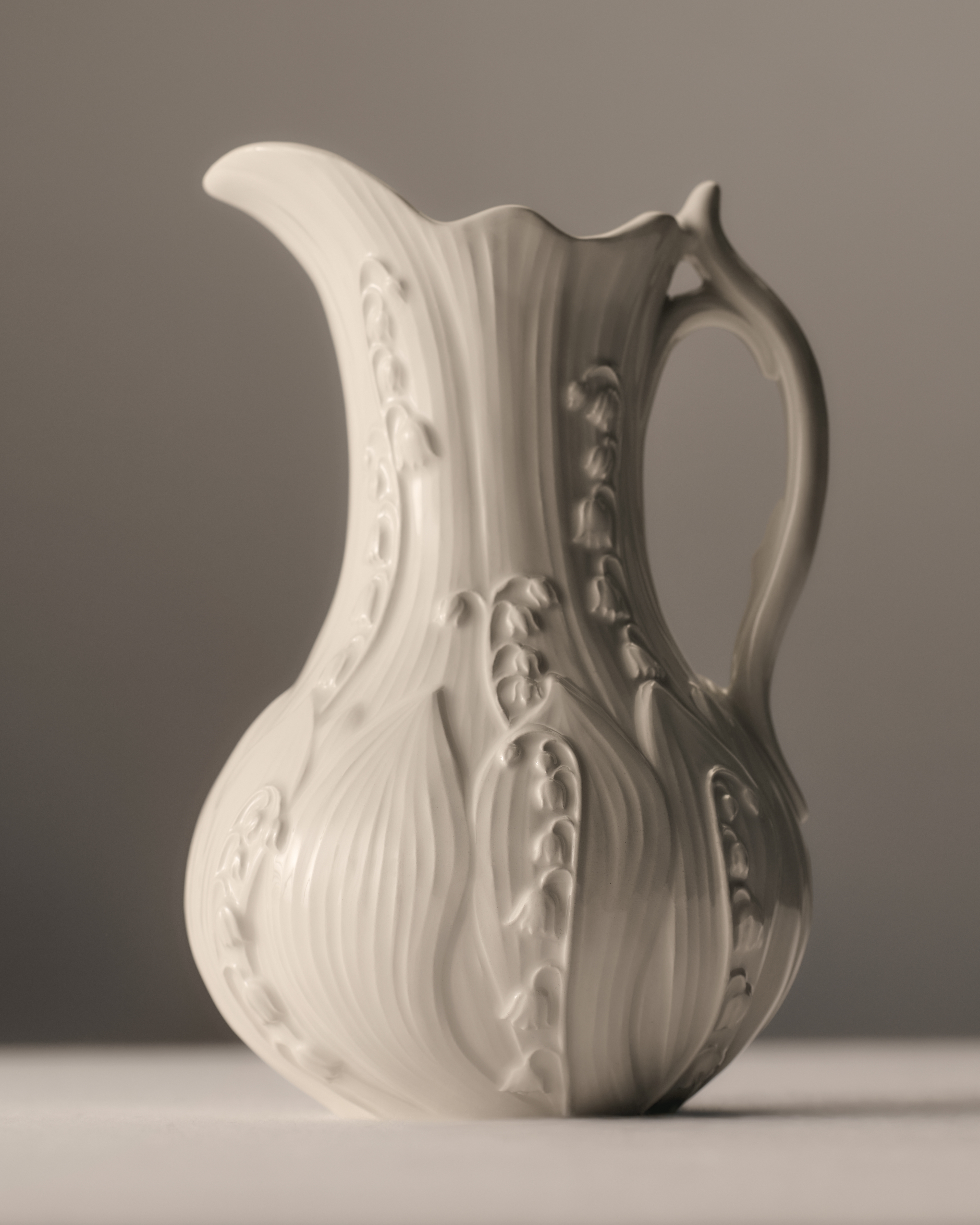 look_image_alt_prefix Jarra Cerámica blanca con motivo Lily Dior en relieve E08