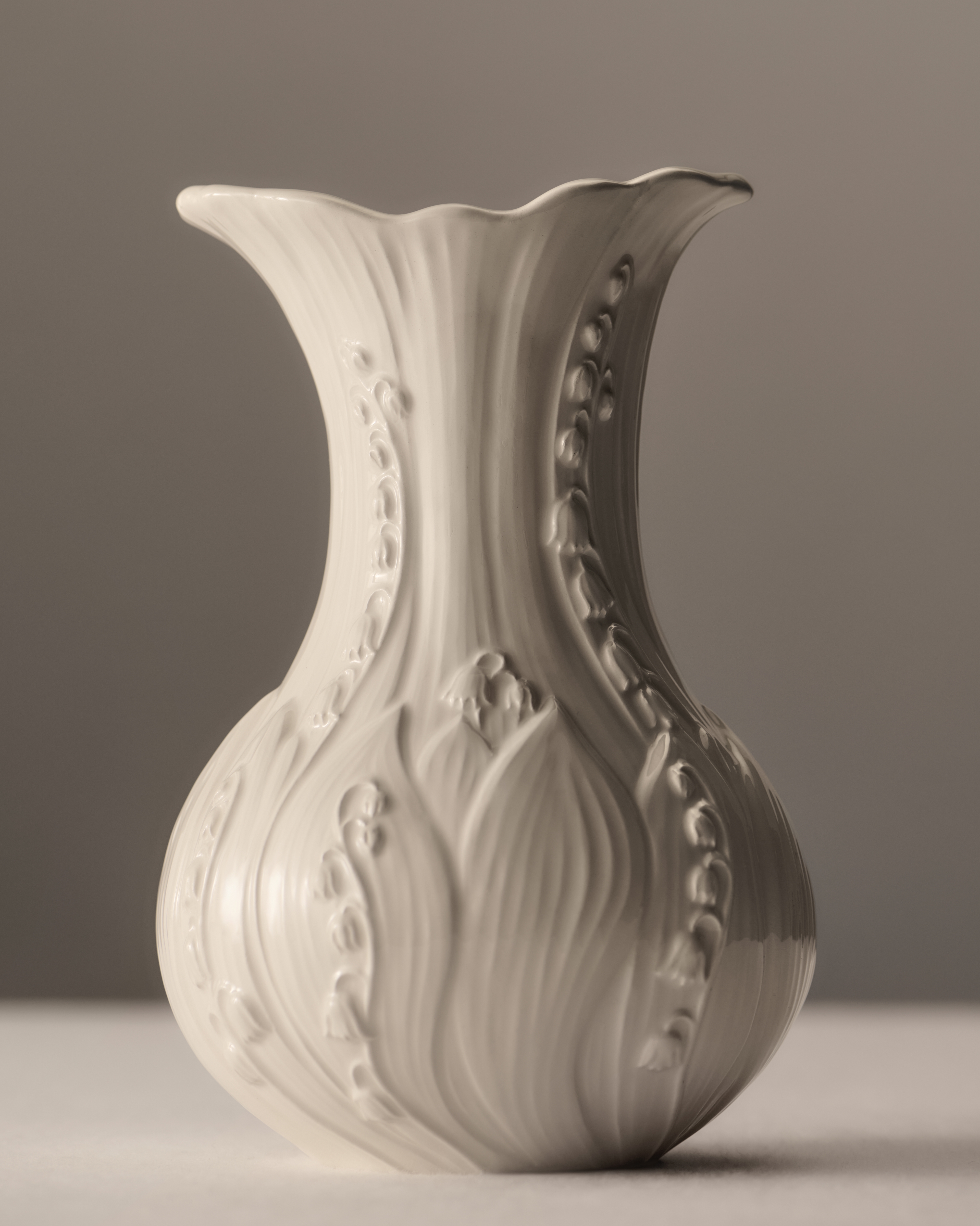 look_image_alt_prefix 花瓶 Lily Dior 立體圖案白色陶瓷 E07