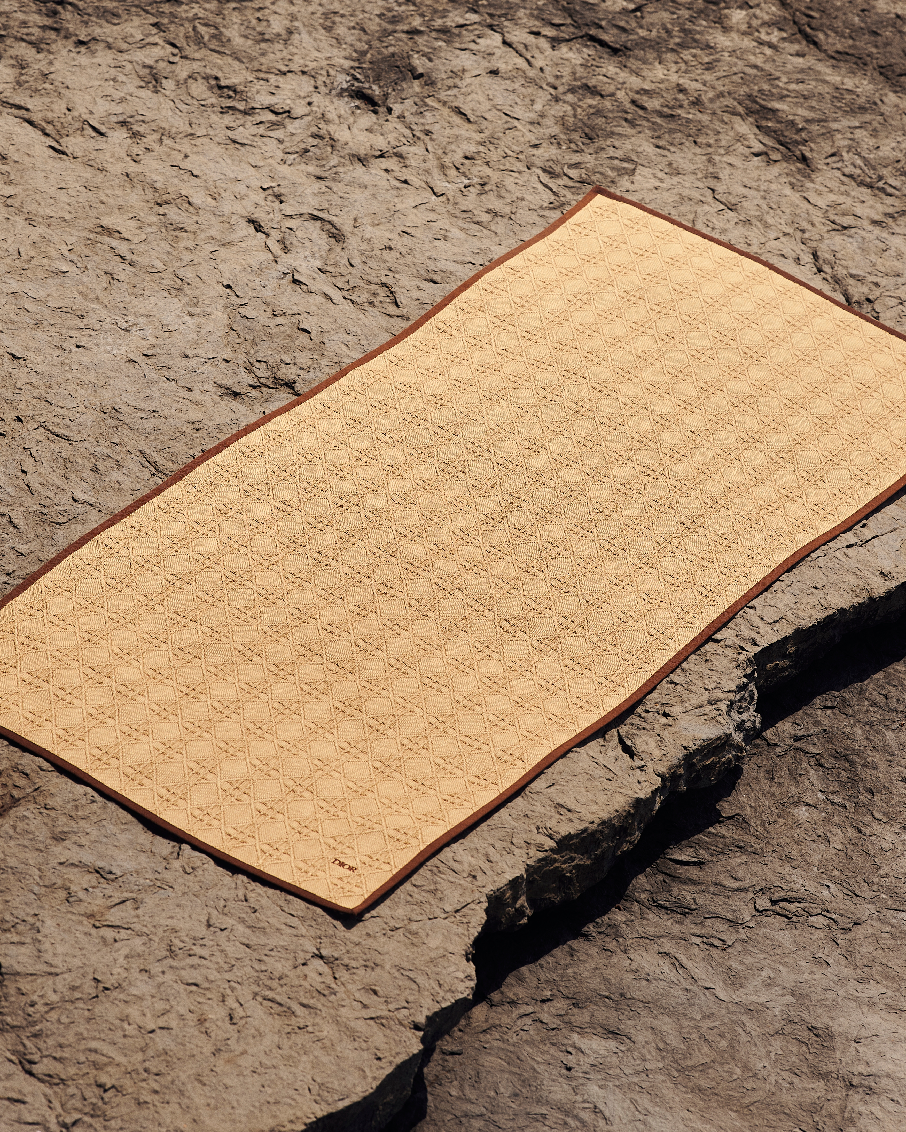 Look Beach Mat Raffia-Effect Technical Fabric and Cow Leather with Cannage Motif E07