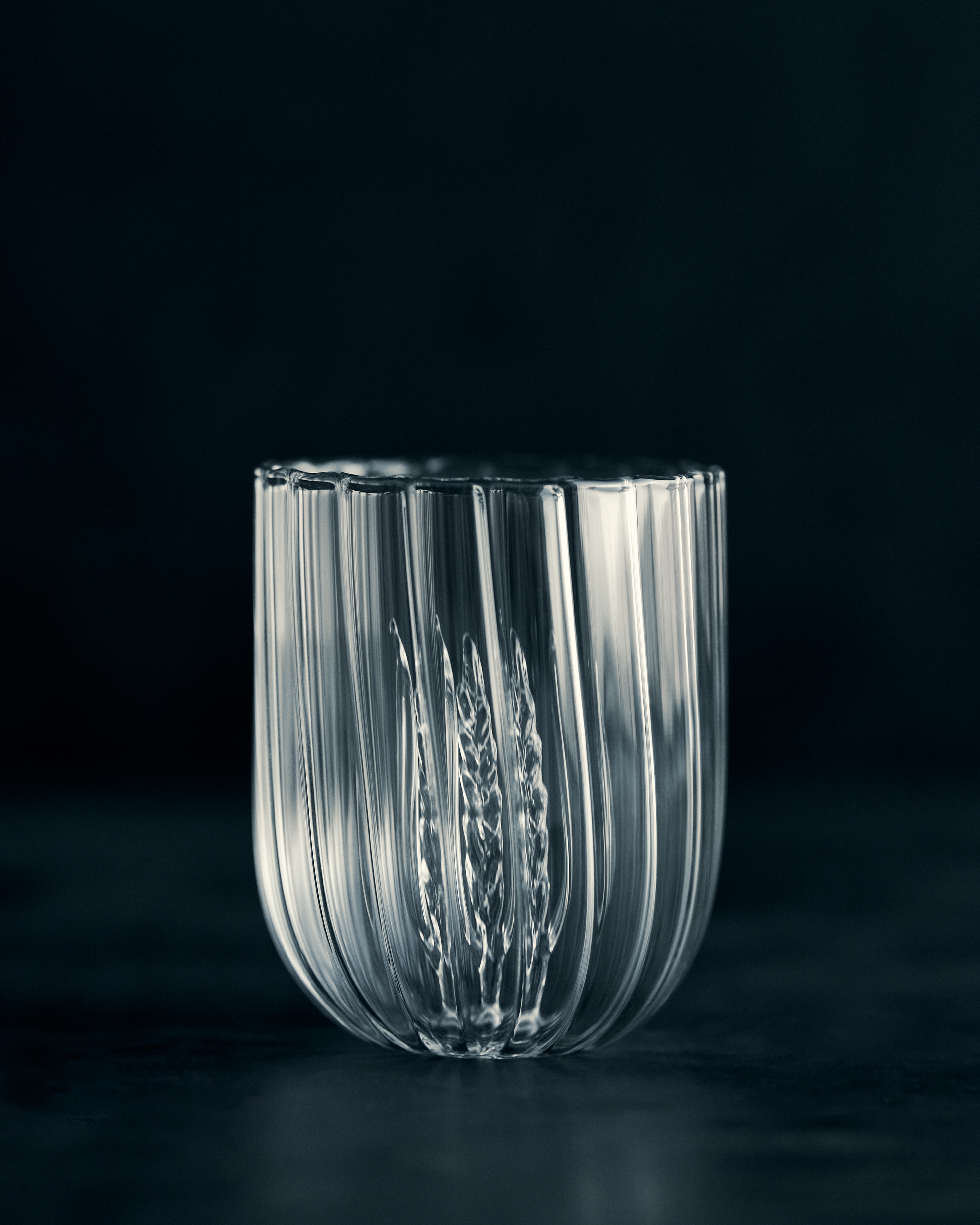 Look Verre à eau Sam Baron pour Dior Maison, verre soufflé bouche incolore E04