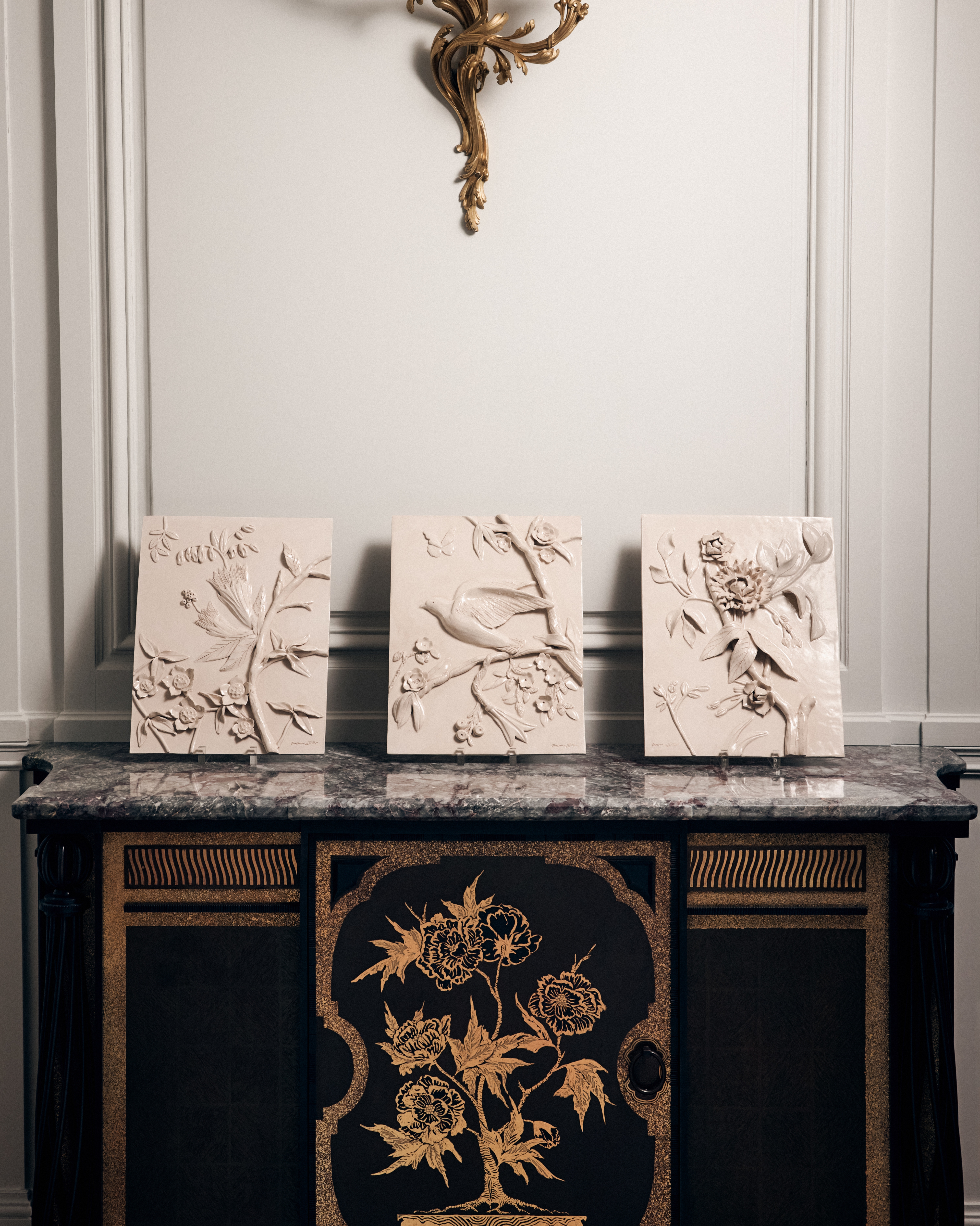 LIMITED EDITION Decorative Artwork Beige Ceramic with Bas-Relief Bird Motif E06