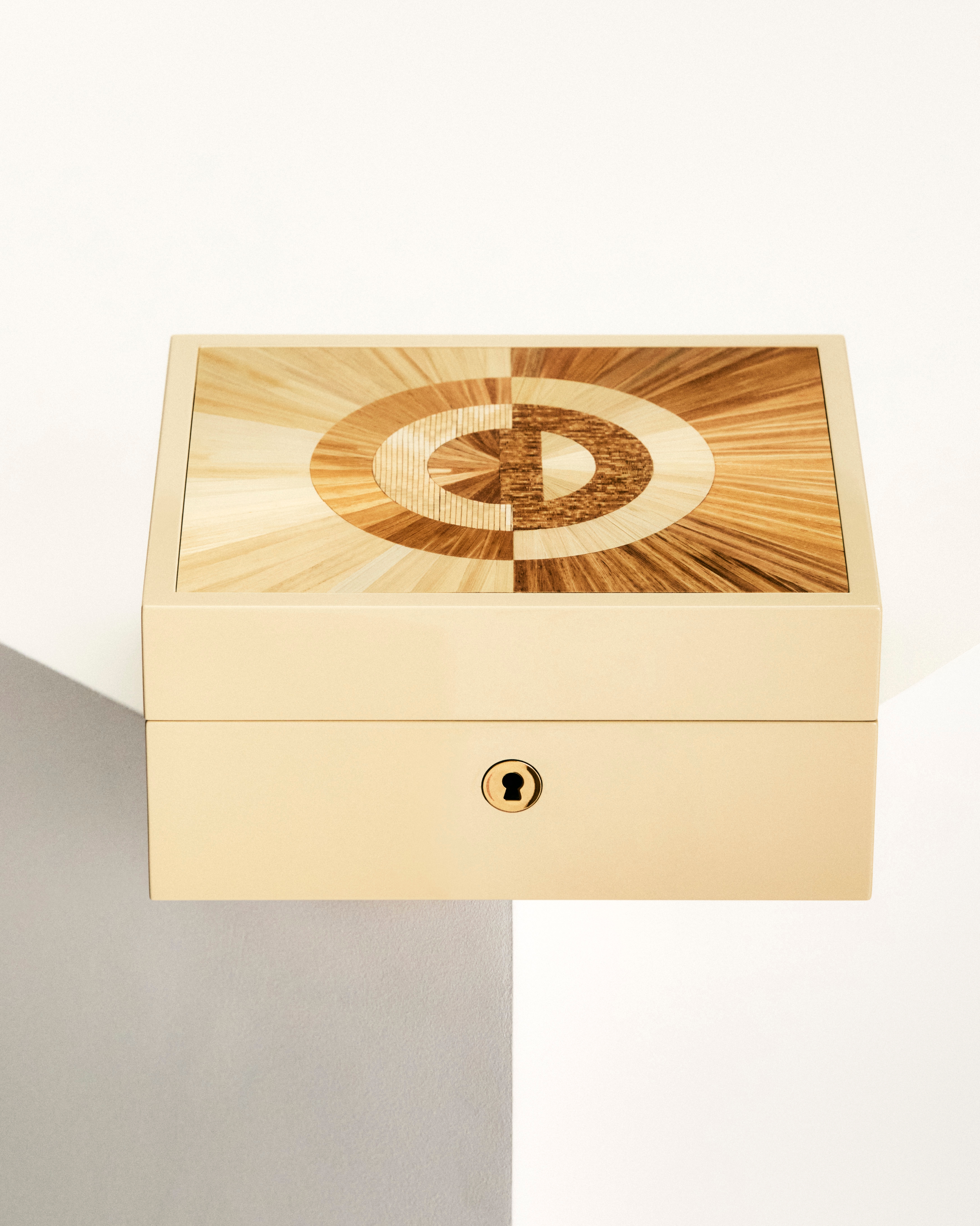 Look Coffret 6 montres Bois laqué, velours et paille à motif CD Entrelacés vert E09