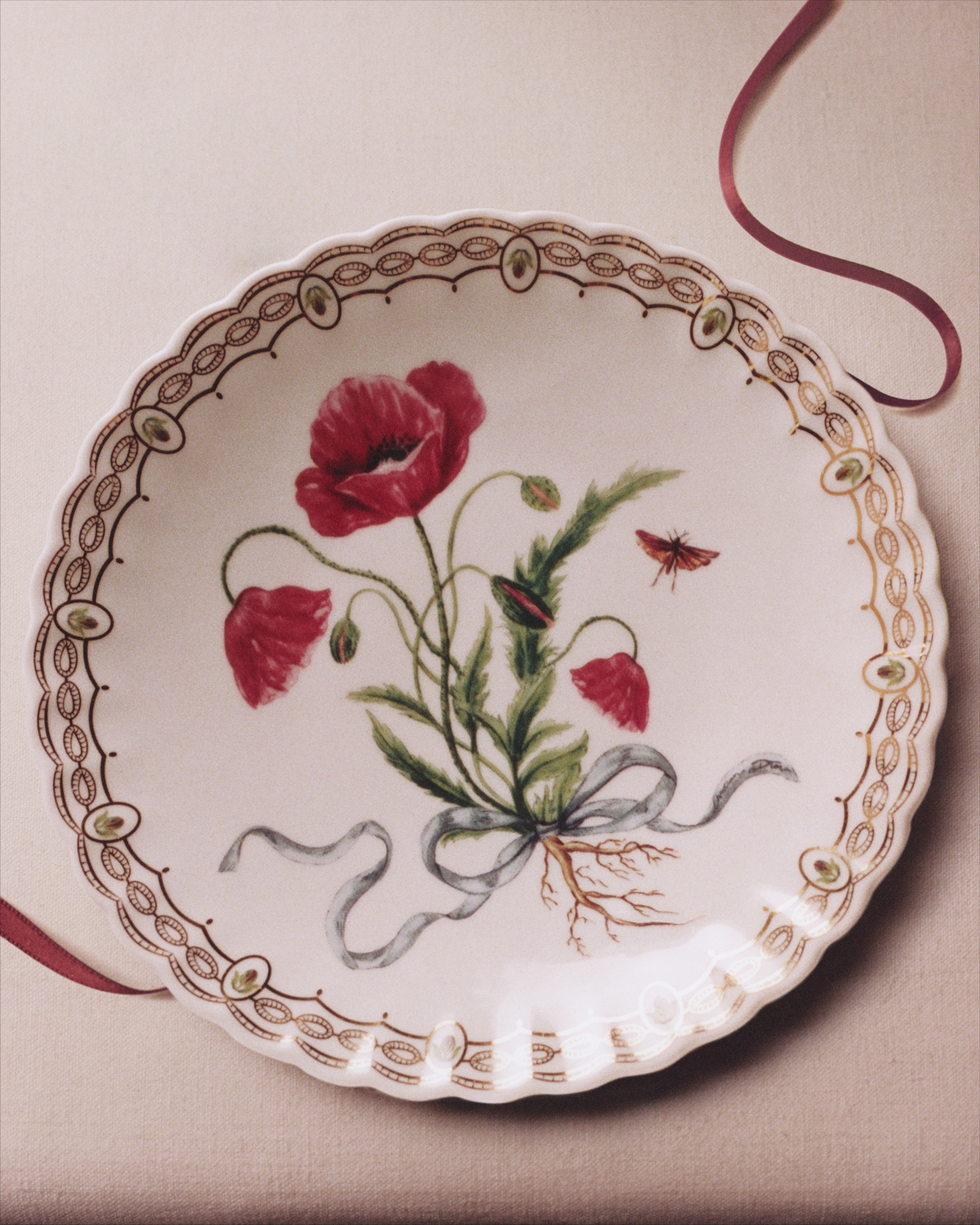Dessert Plate Porcelain with Multicolor Poppy Motif and 24-Carat Gold E09