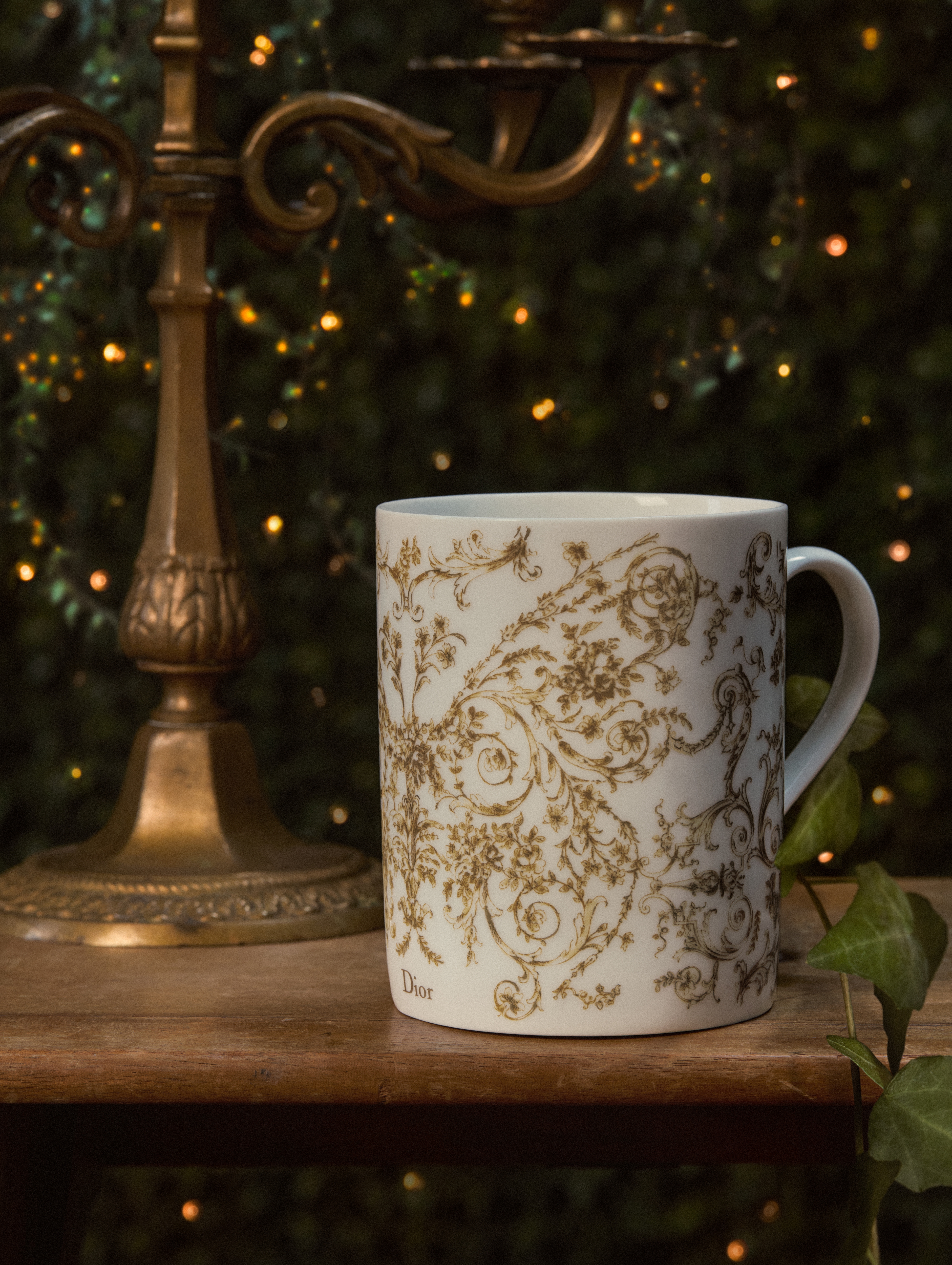 Look Set of Two Mugs White Porcelain with 24-Carat Gold Dioresque Motif E07