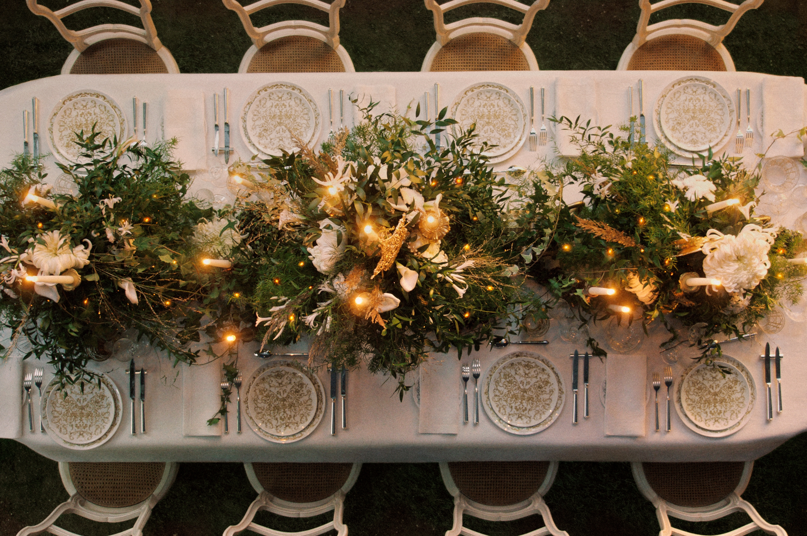 Look Dessert Plate White Porcelain with 24-Carat Gold Dioresque Butterfly Motif E08