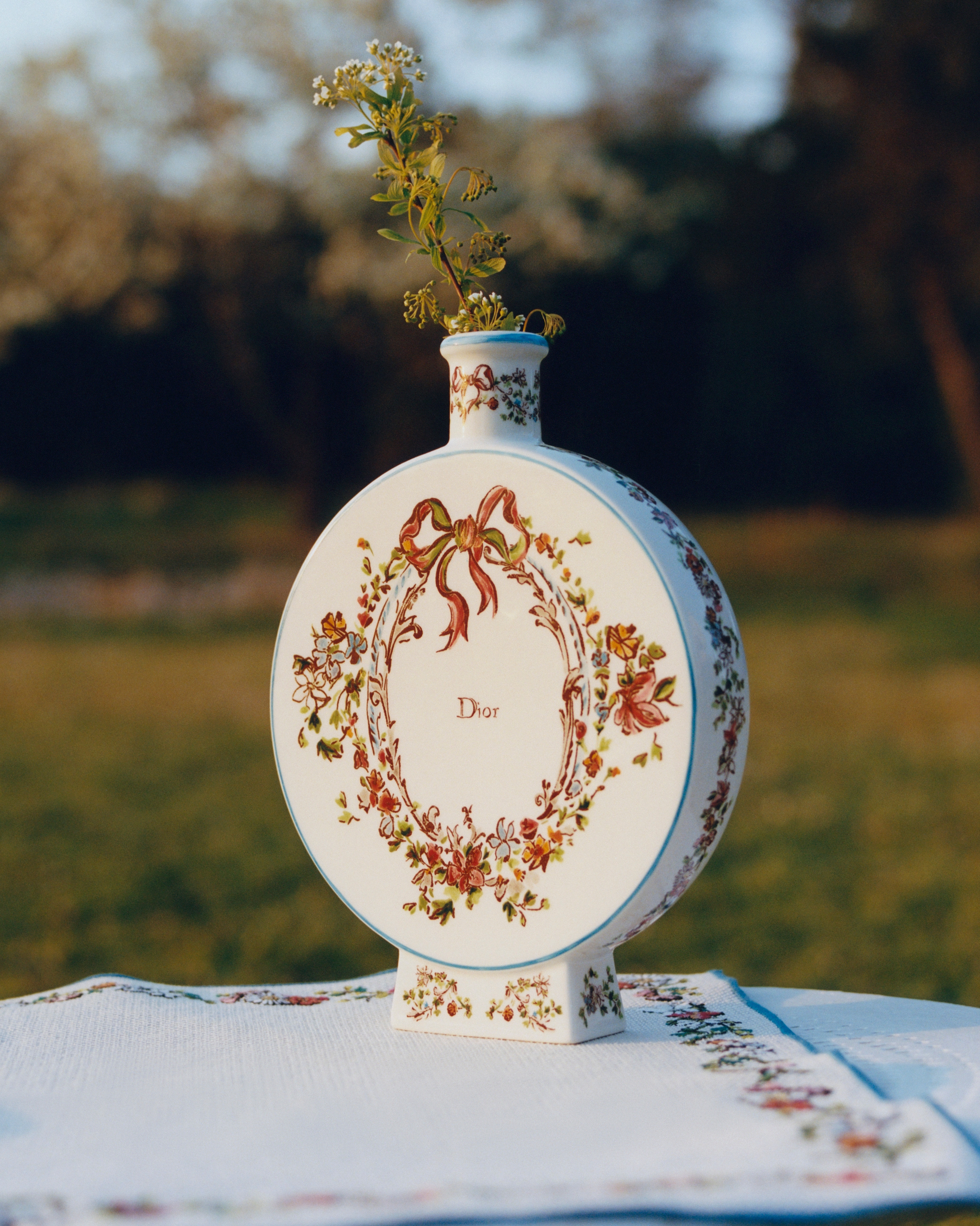Vaso a zucca – EDIZIONE LIMITATA E NUMERATA Ceramica écru con motivo Dior Arabesque multicolore dipinto a mano E16