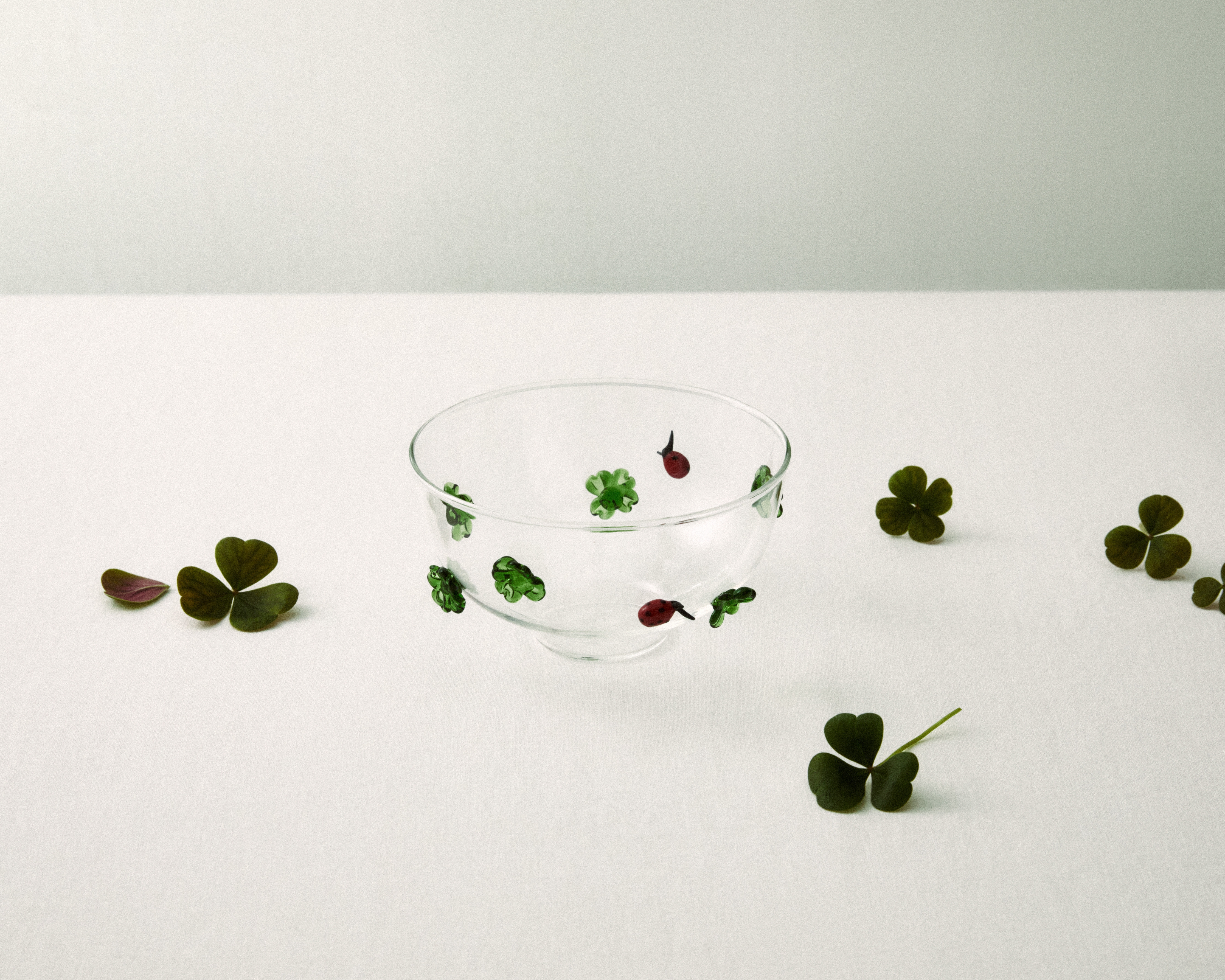 Bowl Transparent Glass with Multicolor Clover Motif E01