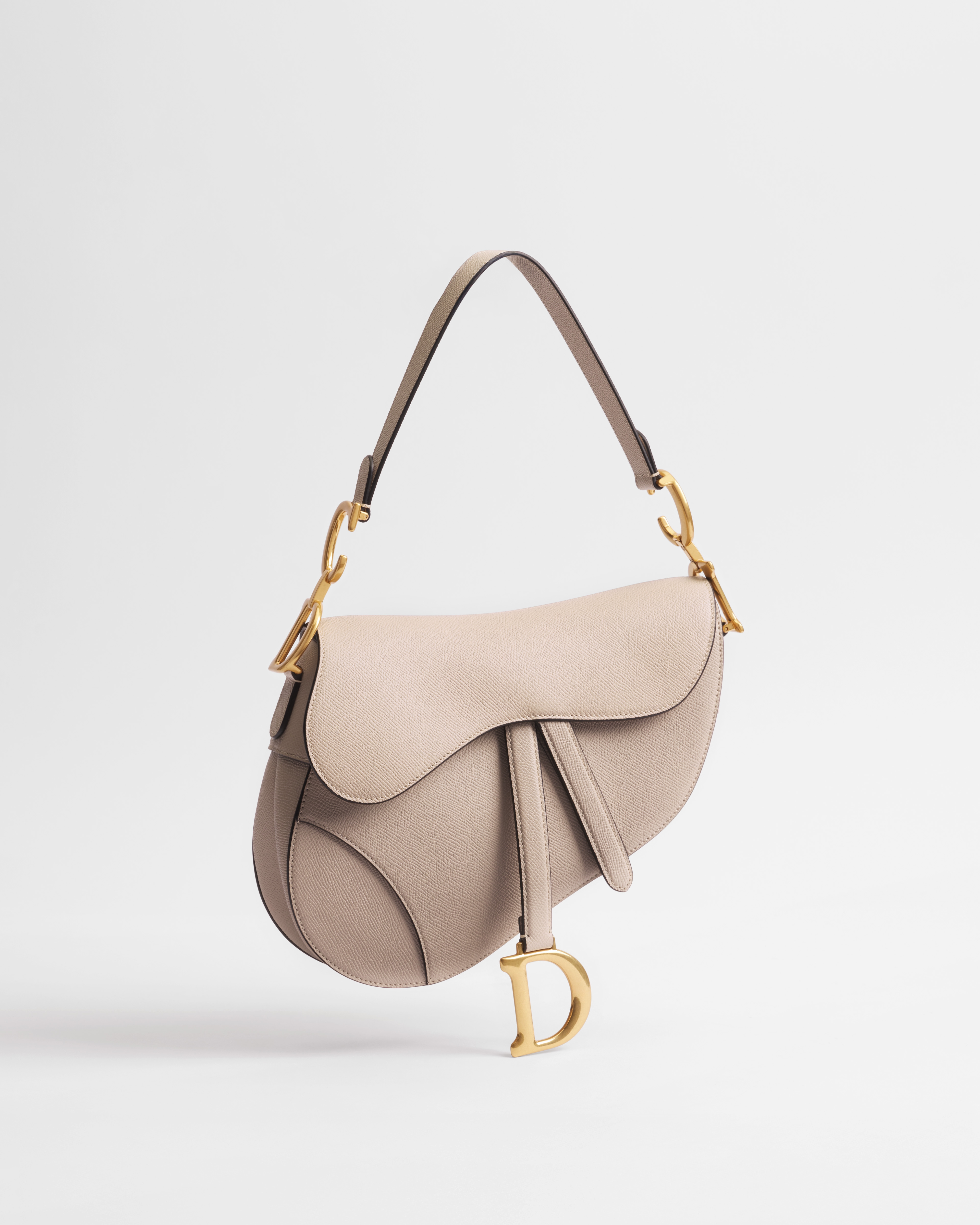 Saddle Bag mit Trageriemen Genarbtes Kalbsleder in Puderbeige E01