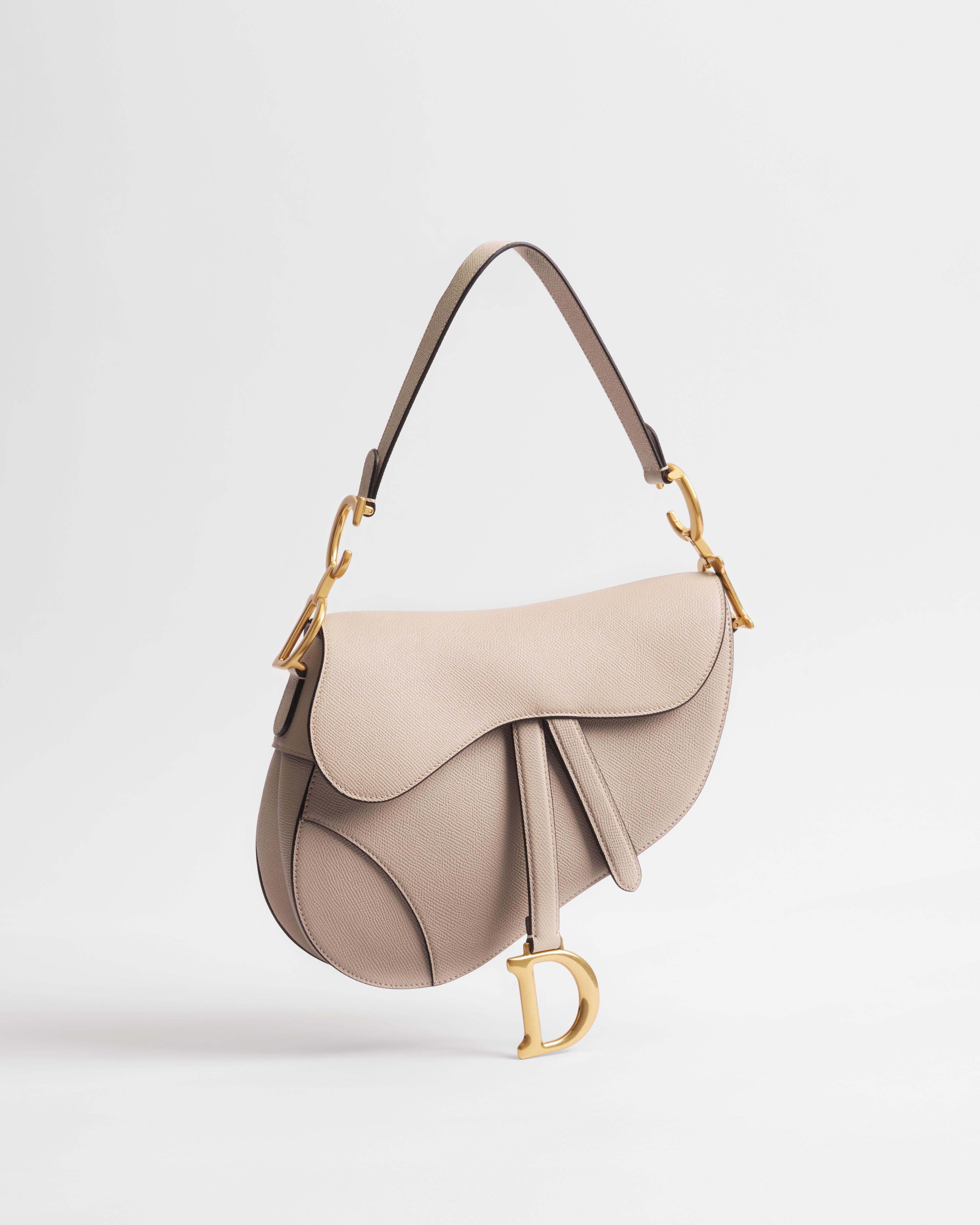 Sac Saddle à bandoulière Cuir de veau grainé beige poudre E01