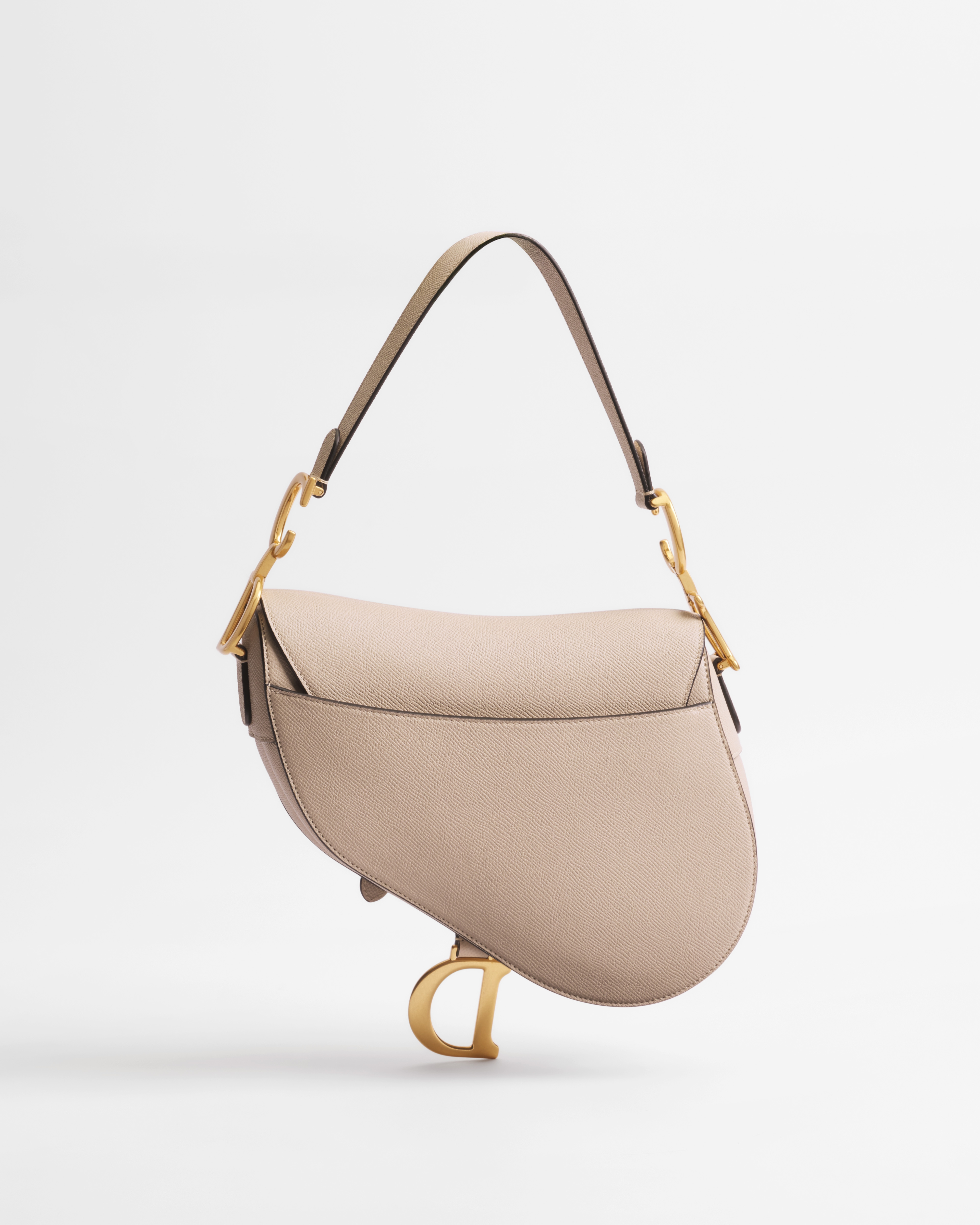 Saddle Bag mit Trageriemen Genarbtes Kalbsleder in Puderbeige E08