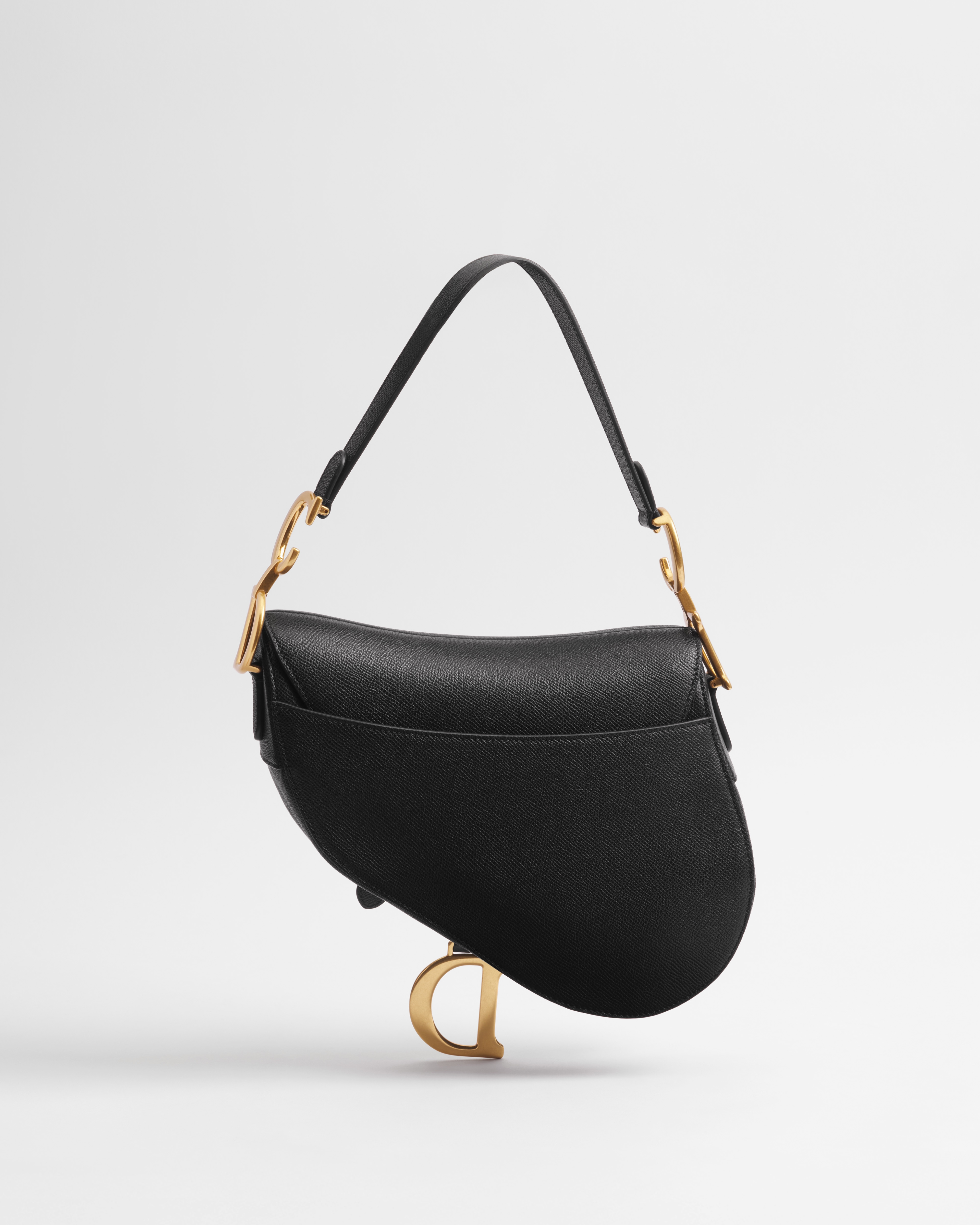 Saddle Bag mit Trageriemen Genarbtes Kalbsleder in Schwarz E08