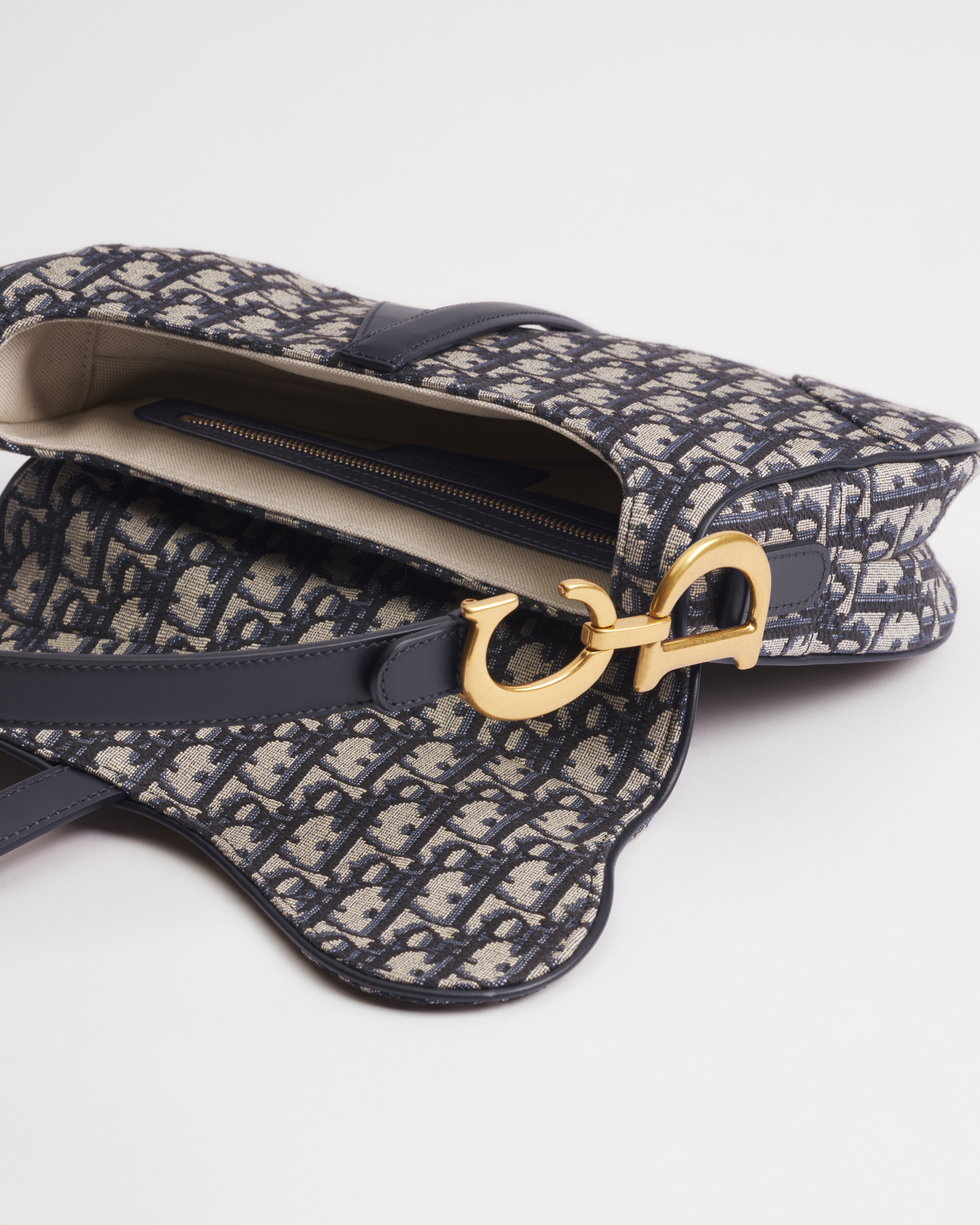 Bolso Saddle con bandolera Dior Oblique en jacquard azul E12