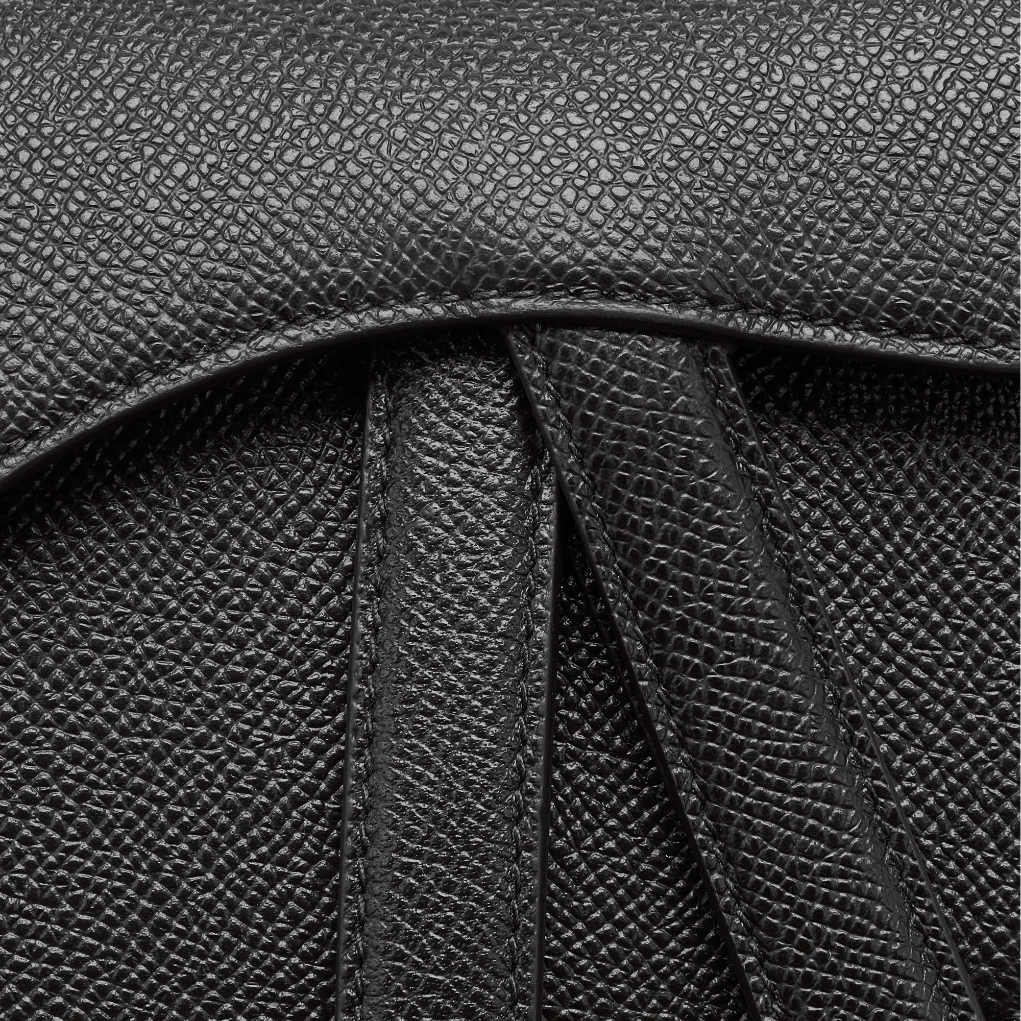 Mini Saddle-tas met schouderband Zwart generfd kalfsleer E09