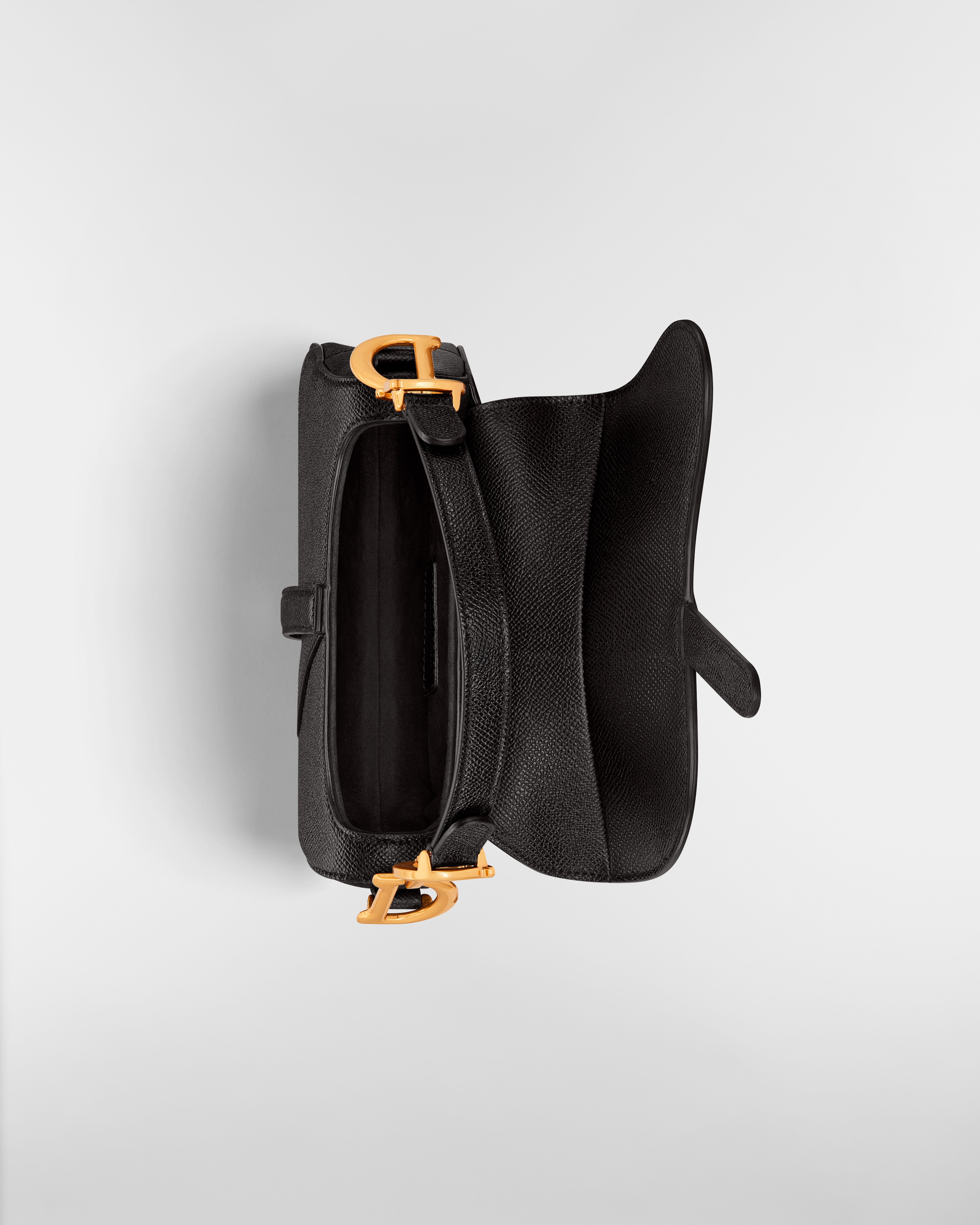 Mini Saddle Bag mit Trageriemen Genarbtes Kalbsleder in Schwarz E06
