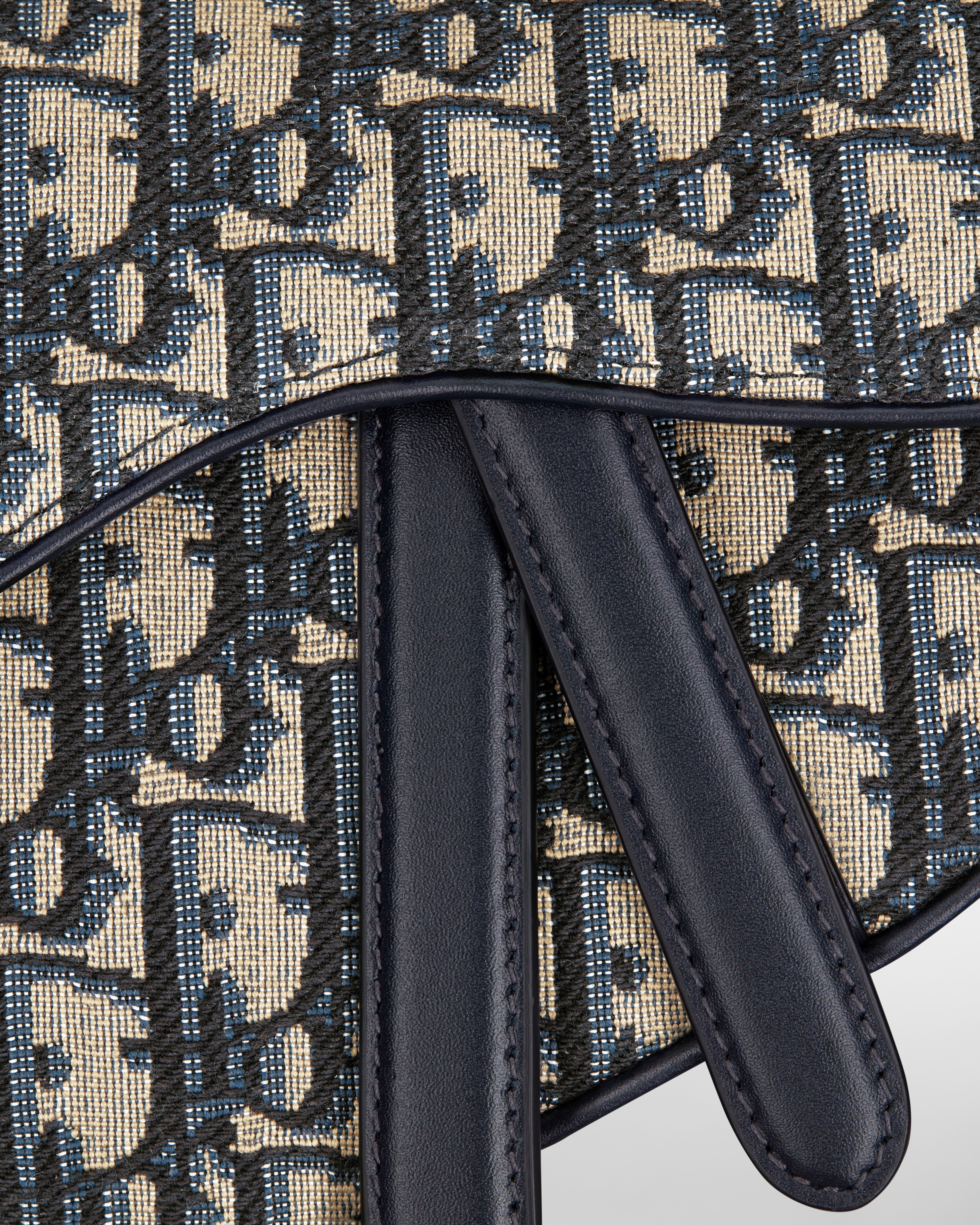 Bolso mini Saddle con bandolera Dior Oblique en jacquard azul E09