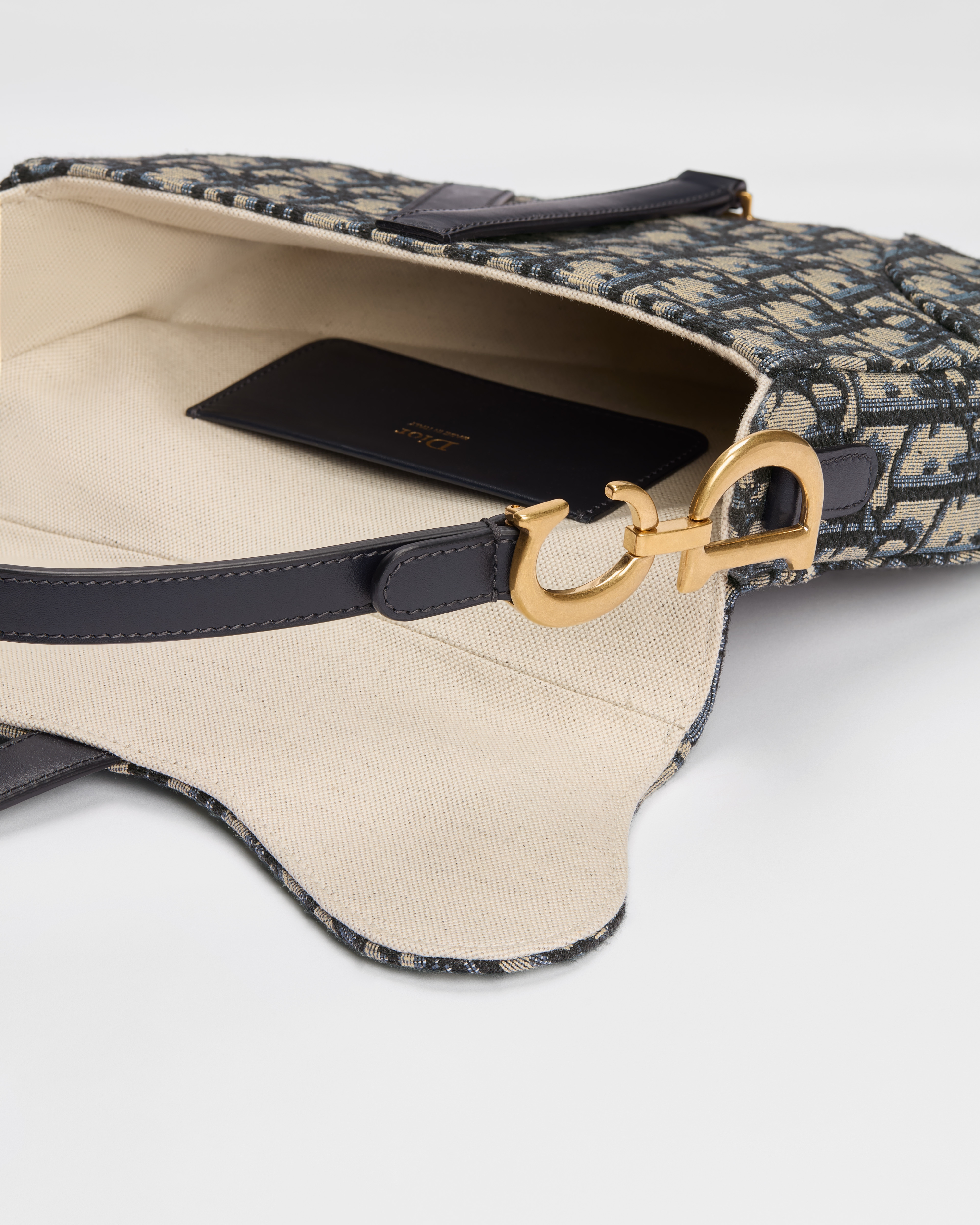 Kleine Saddle Bag mit Trageriemen Dior Oblique Jacquard in Blau E06