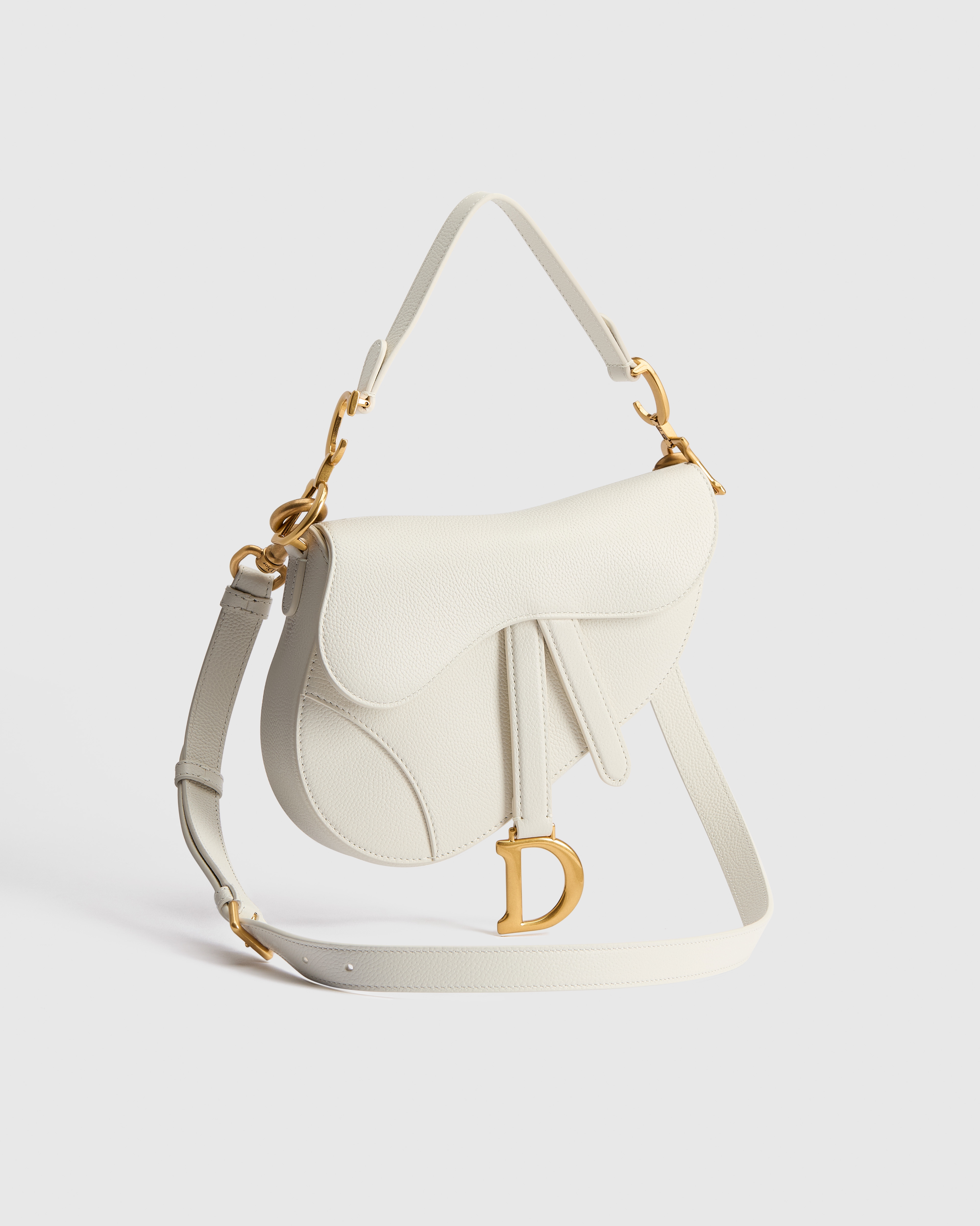 Kleine Saddle Bag mit Trageriemen Genarbtes Kalbsleder in Latte E03