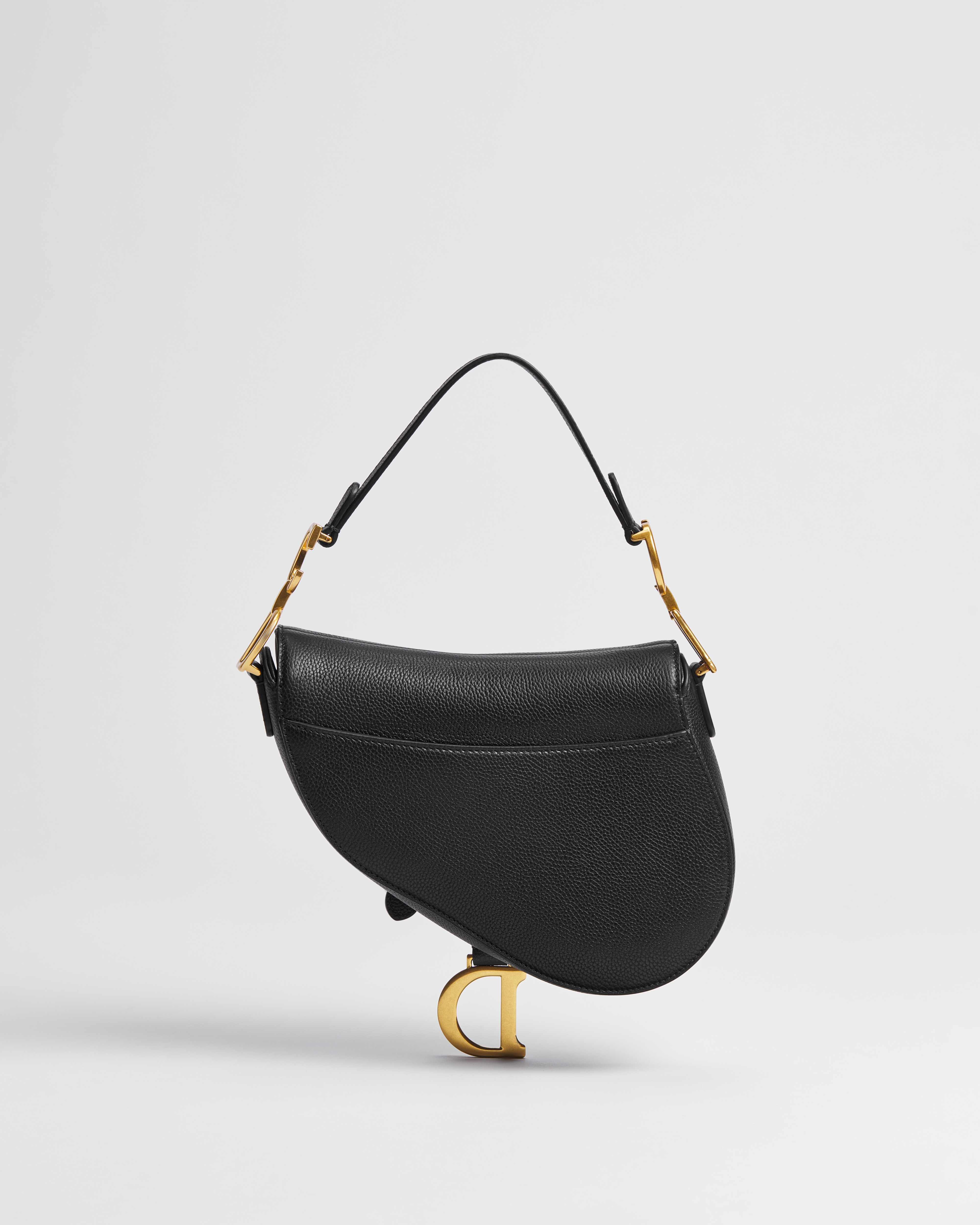 Kleine Saddle Bag mit Trageriemen Genarbtes Kalbsleder in Schwarz E08