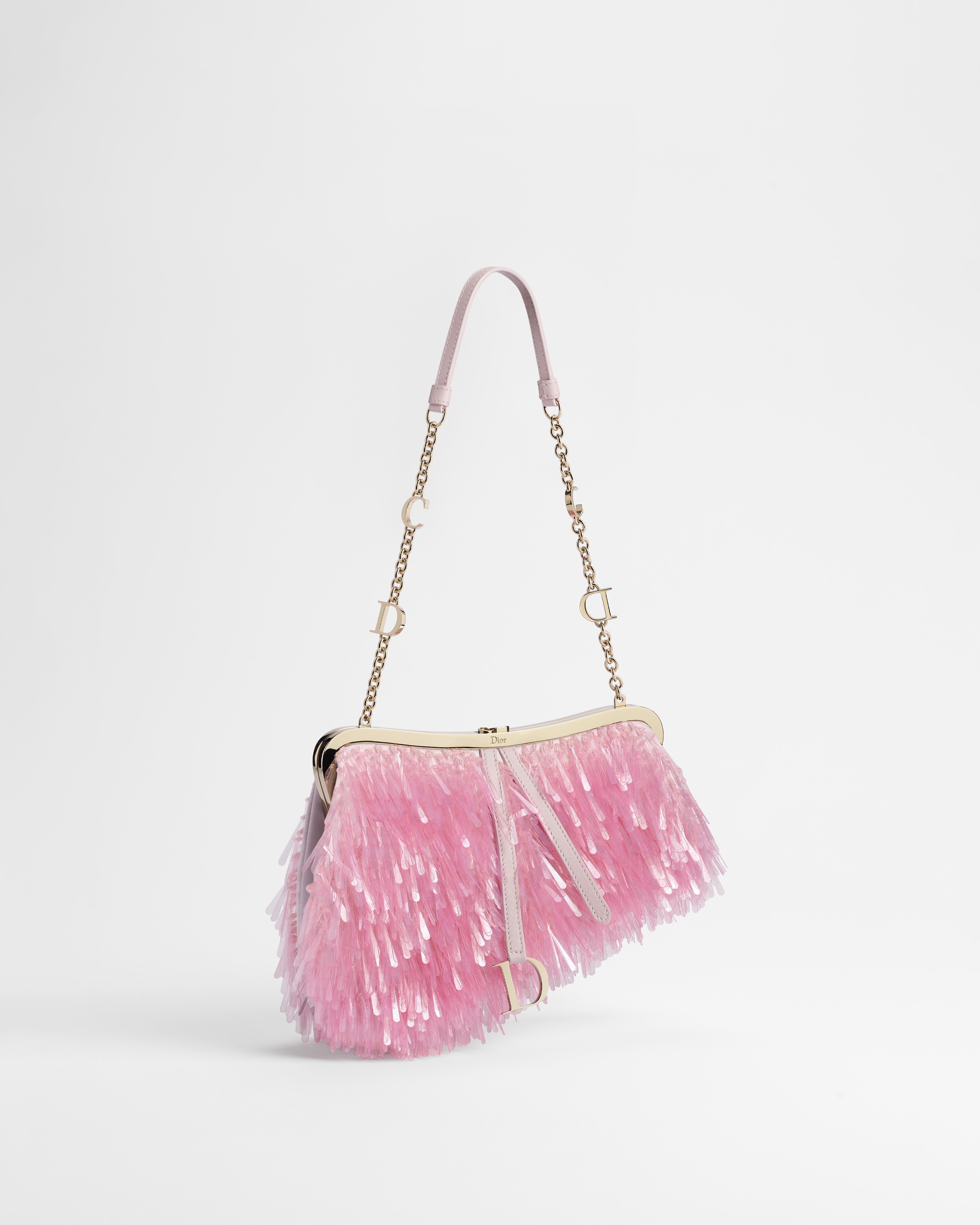 Kleine Saddle Night Tasche mit Kette Satin in Rosa mit Paillettenstickerei in Tropfenform E03