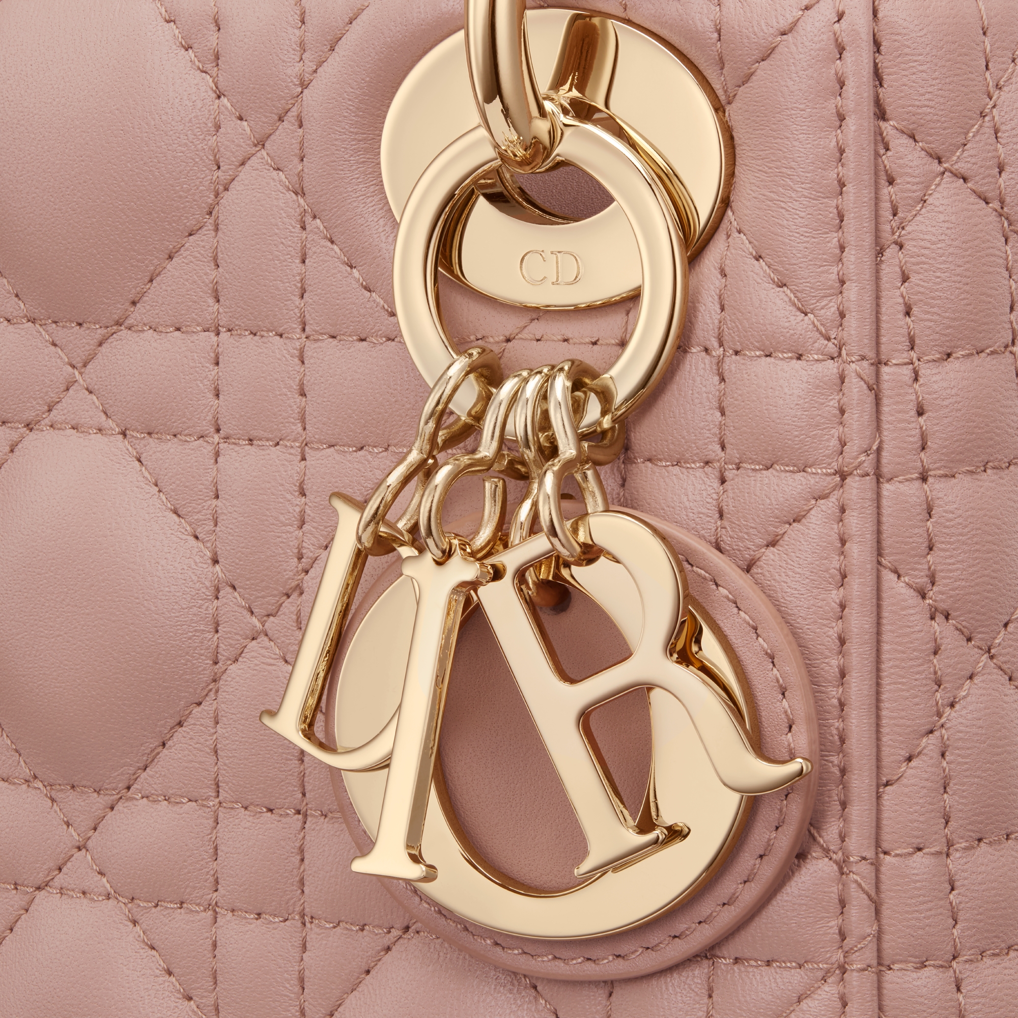 حقيبة Lady Dior بحجم ميني جلد الخروف مع نمط كاناج باللون الزهري المشرق E09