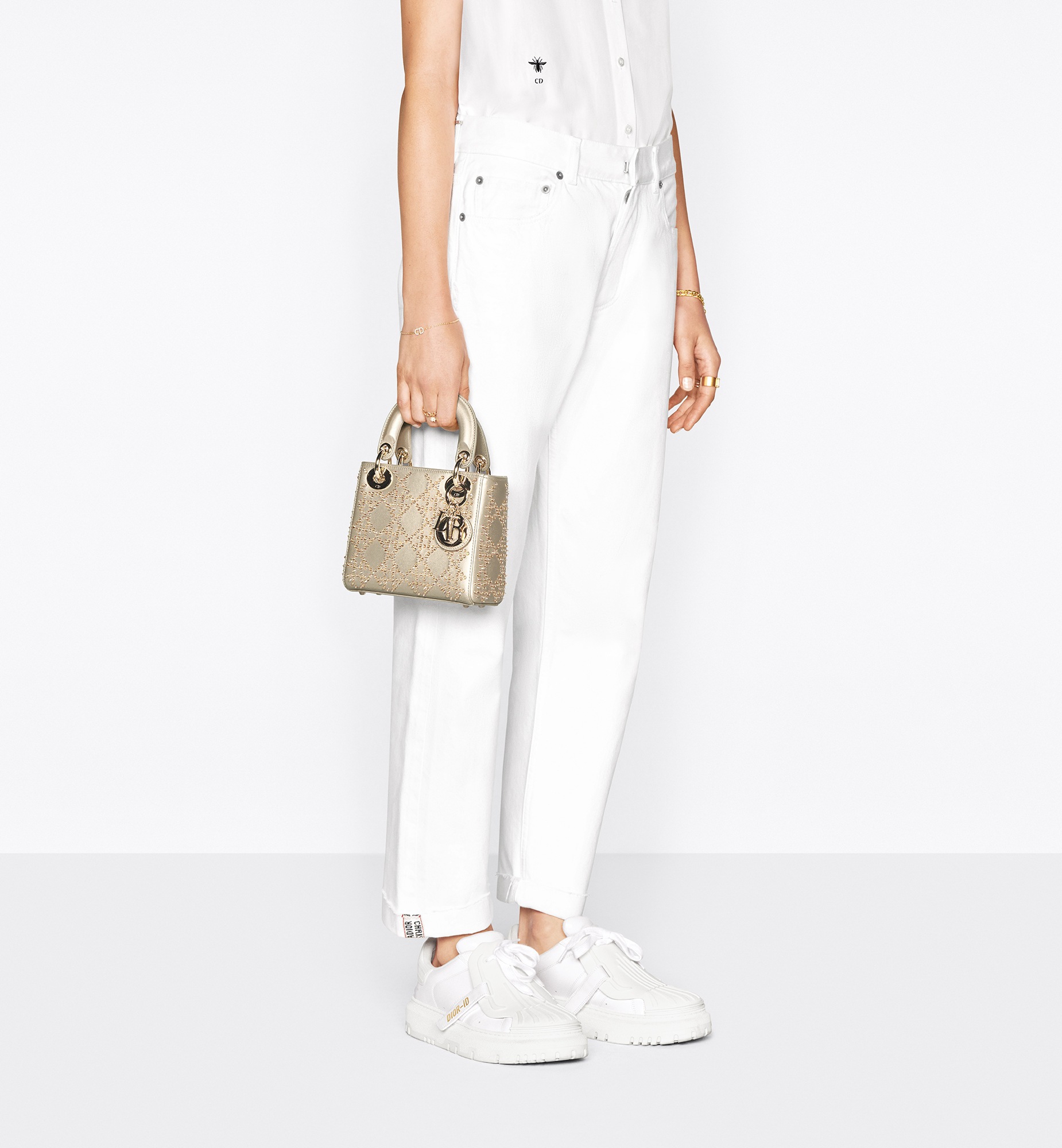 Bolso mini Lady Dior Piel de cordero Cannage metalizada color platino con bordado de abalorios E13