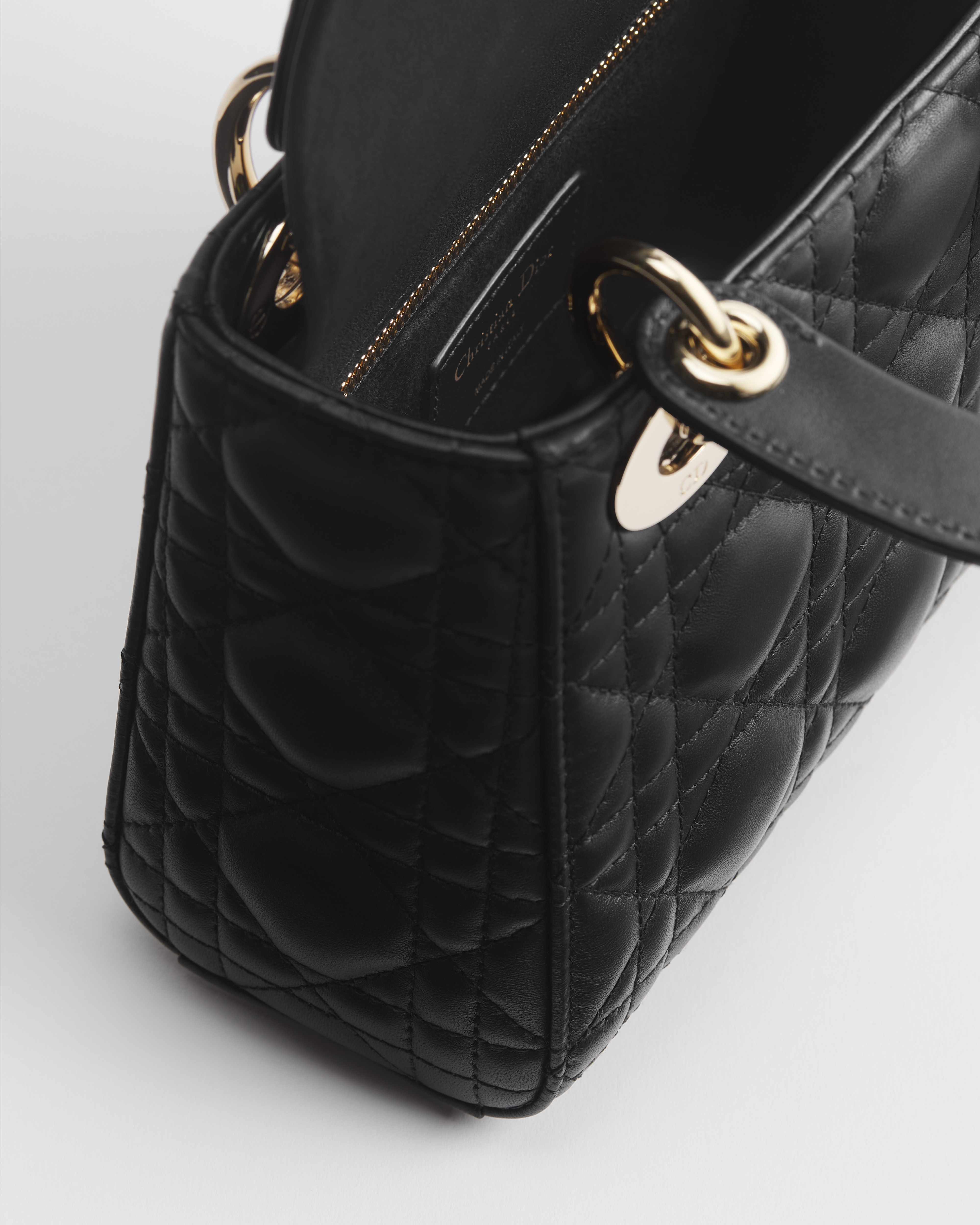 Lady Dior チェーンバッグ ミニ カナージュ ラムスキン E06