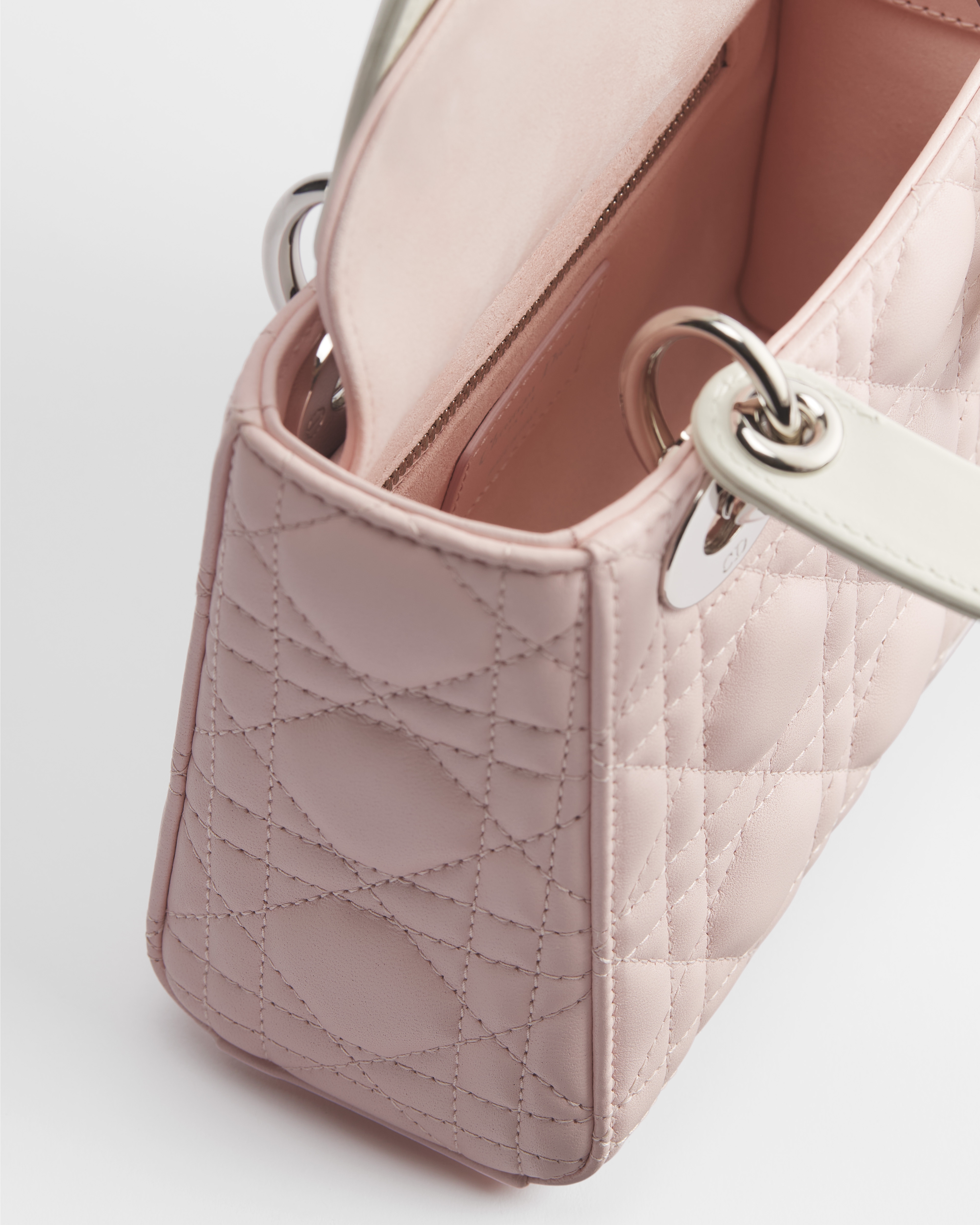 Dior Or Lady Dior チェーンバッグ ミニ カナージュ ラムスキン E06