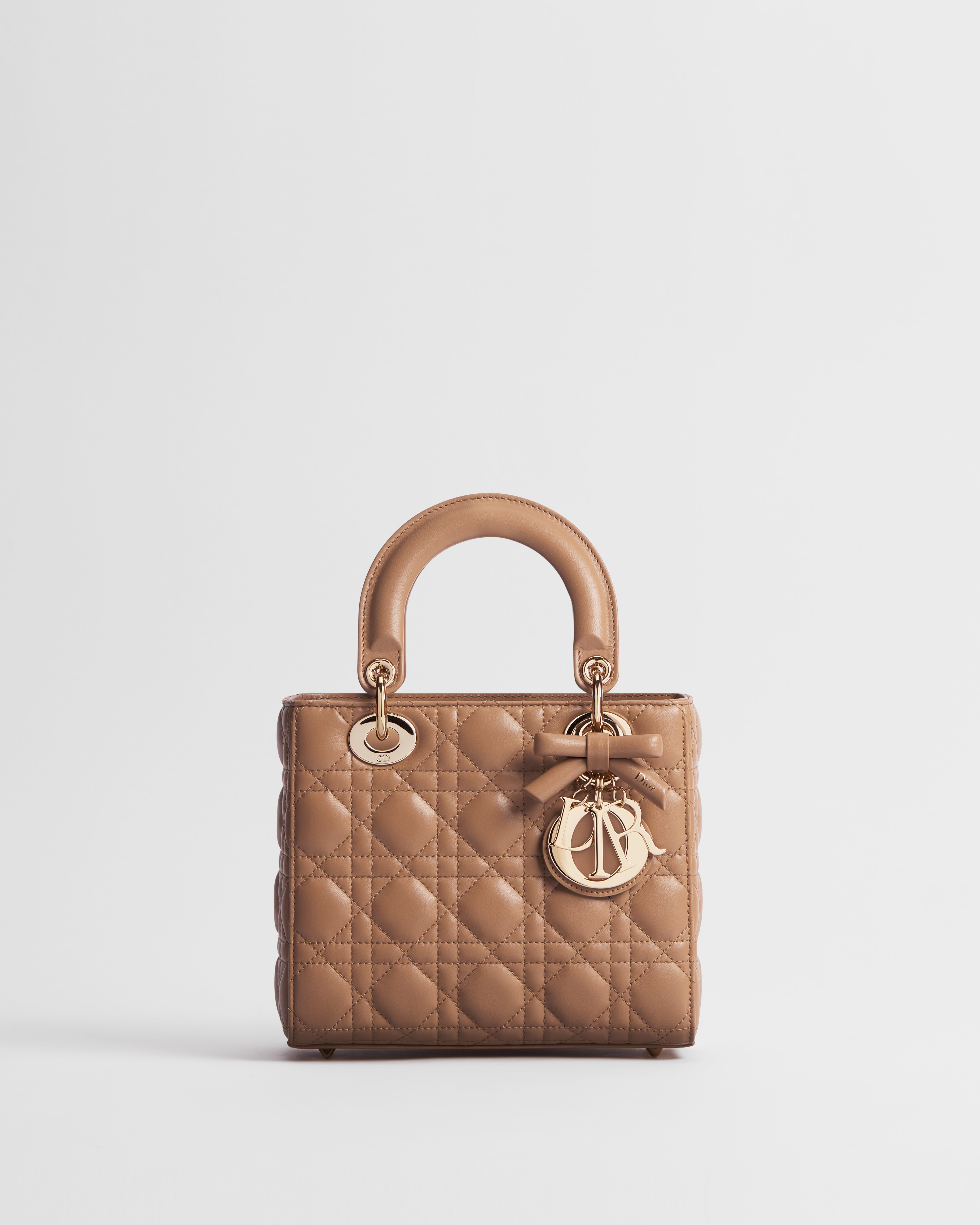 Kleine Lady Dior Tasche mit Trageriemen Cannage Lammleder in Kamelbraun E01