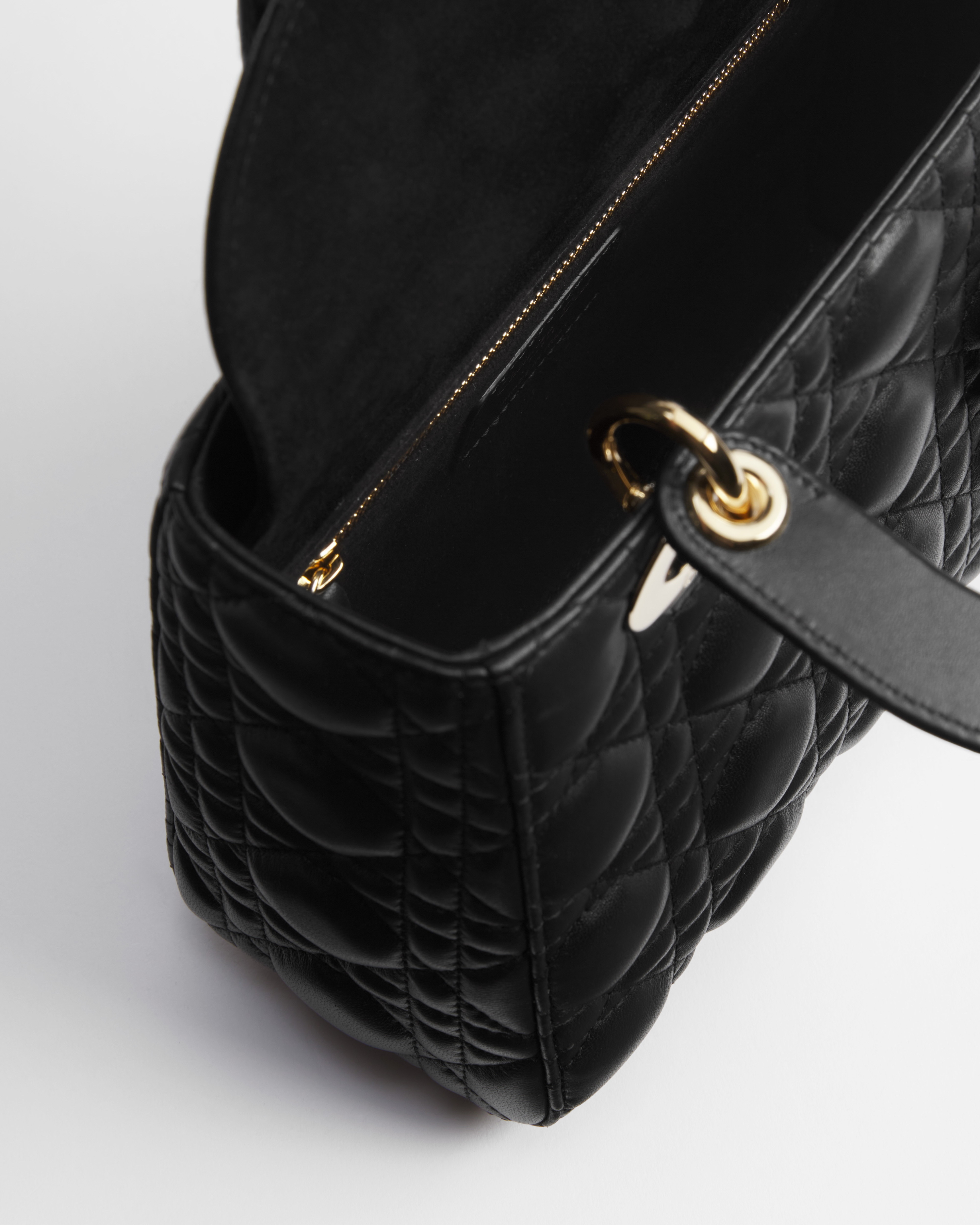 حقيبة Lady Dior My ABCDior بالحجم الصغير جلد الخروف الأسود بنمط كاناج E10