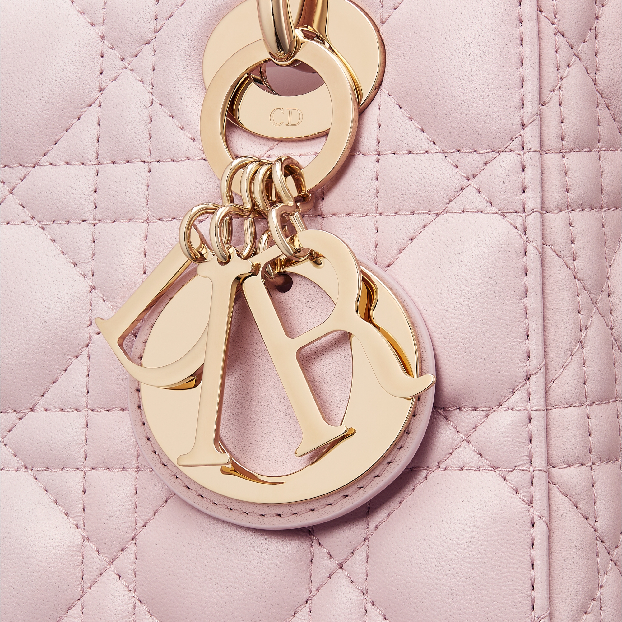 Bolsa Lady Dior My ABCDior pequena Pele de cordeiro Cannage rosa-bebê E09