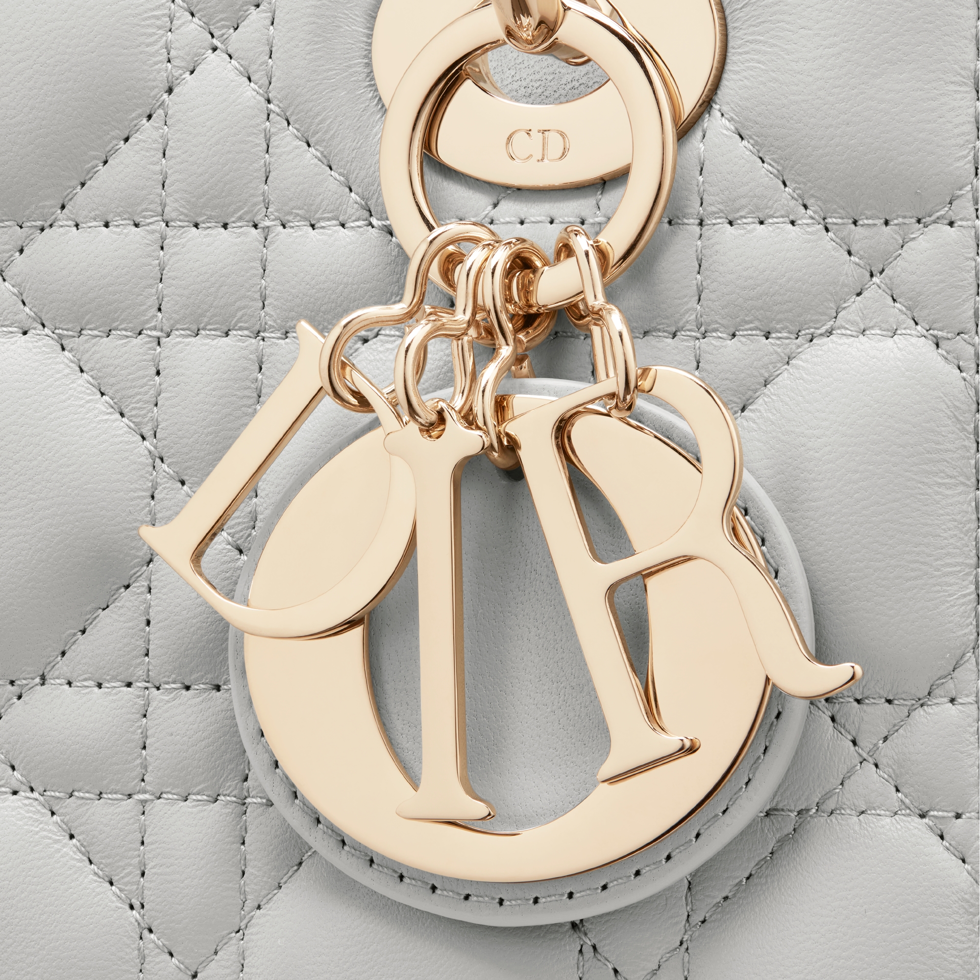 Bolsa Lady Dior My ABCDior pequena Pele de cordeiro Cannage cinza-nuvem E09