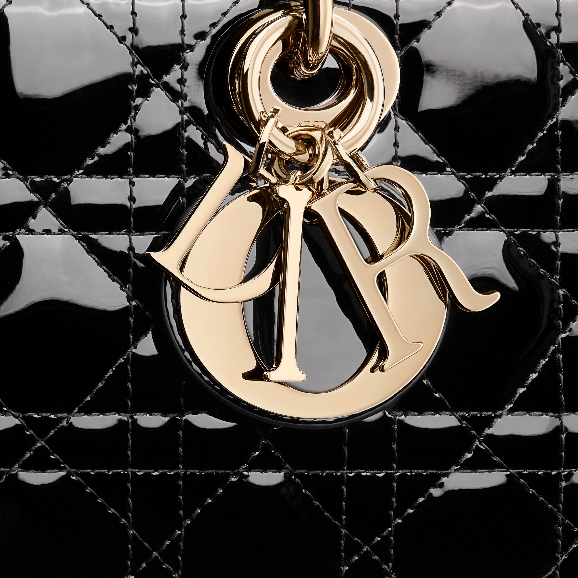 Mittelgroße Lady D-Joy Tasche Cannage Kalbslackleder in Schwarz E09