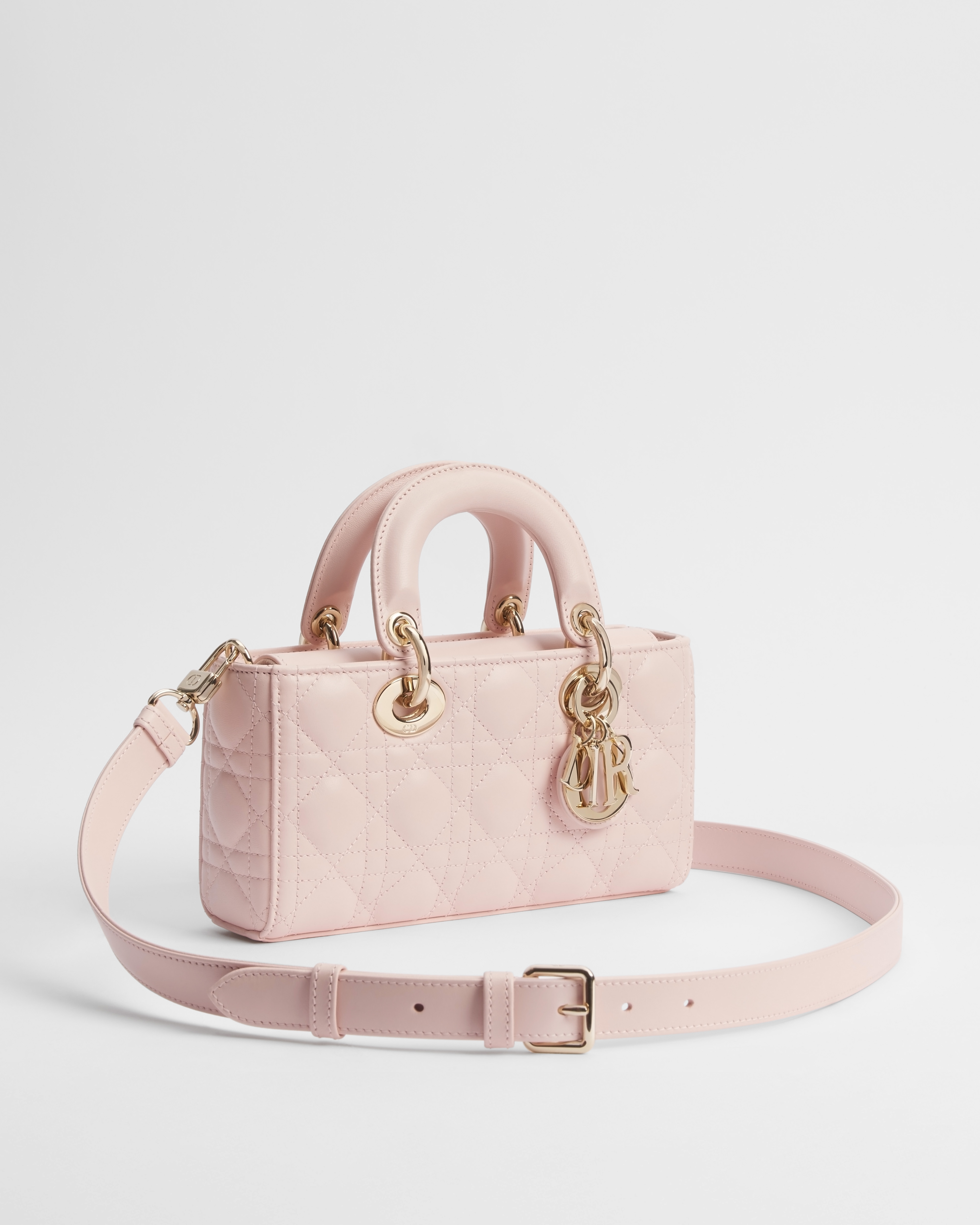 กระเป๋า Small Lady D - Joy หนังแกะลาย Cannage สีพาวเดอร์พิงก์ E03