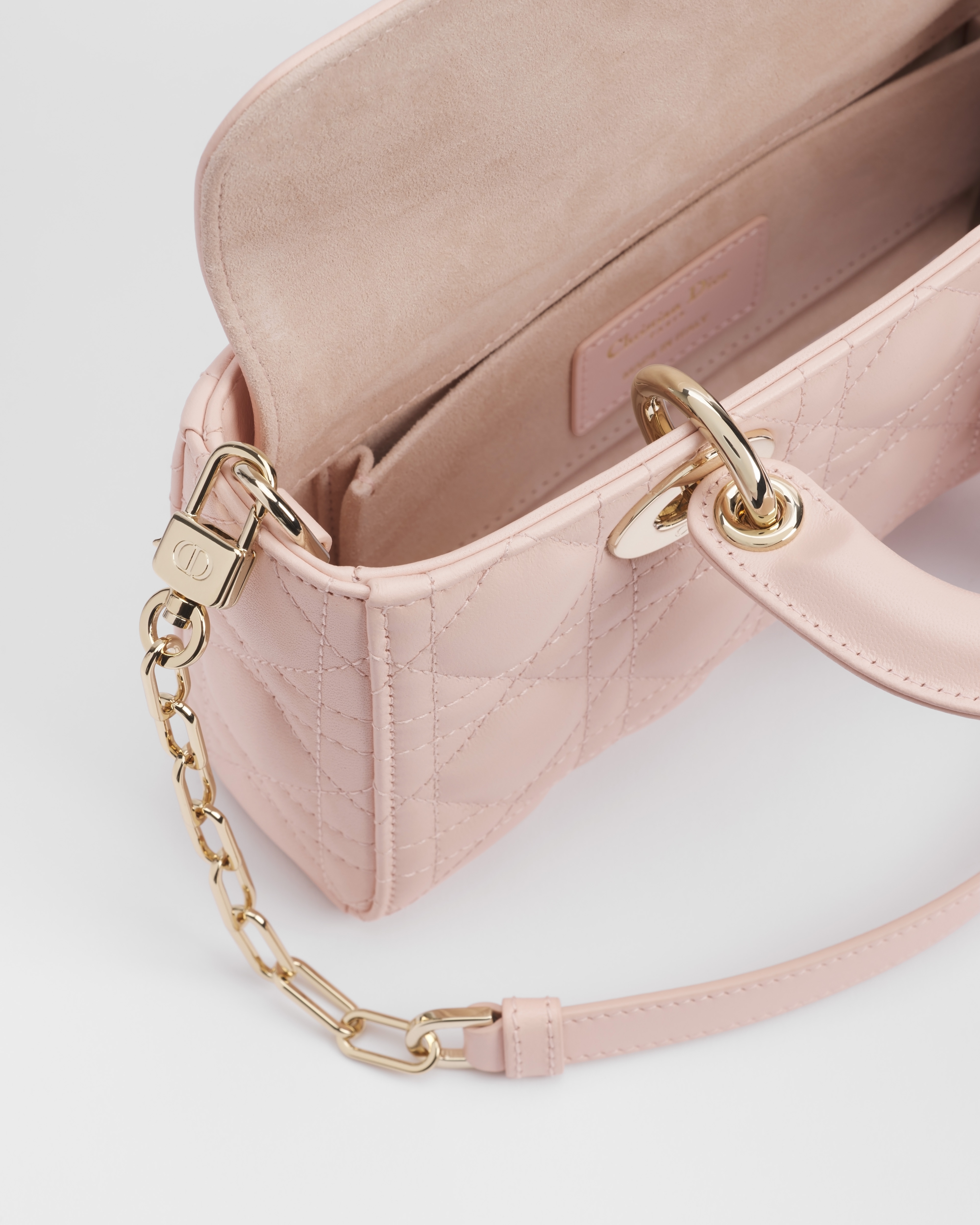 กระเป๋า Small Lady D - Joy หนังแกะลาย Cannage สีพาวเดอร์พิงก์ E06