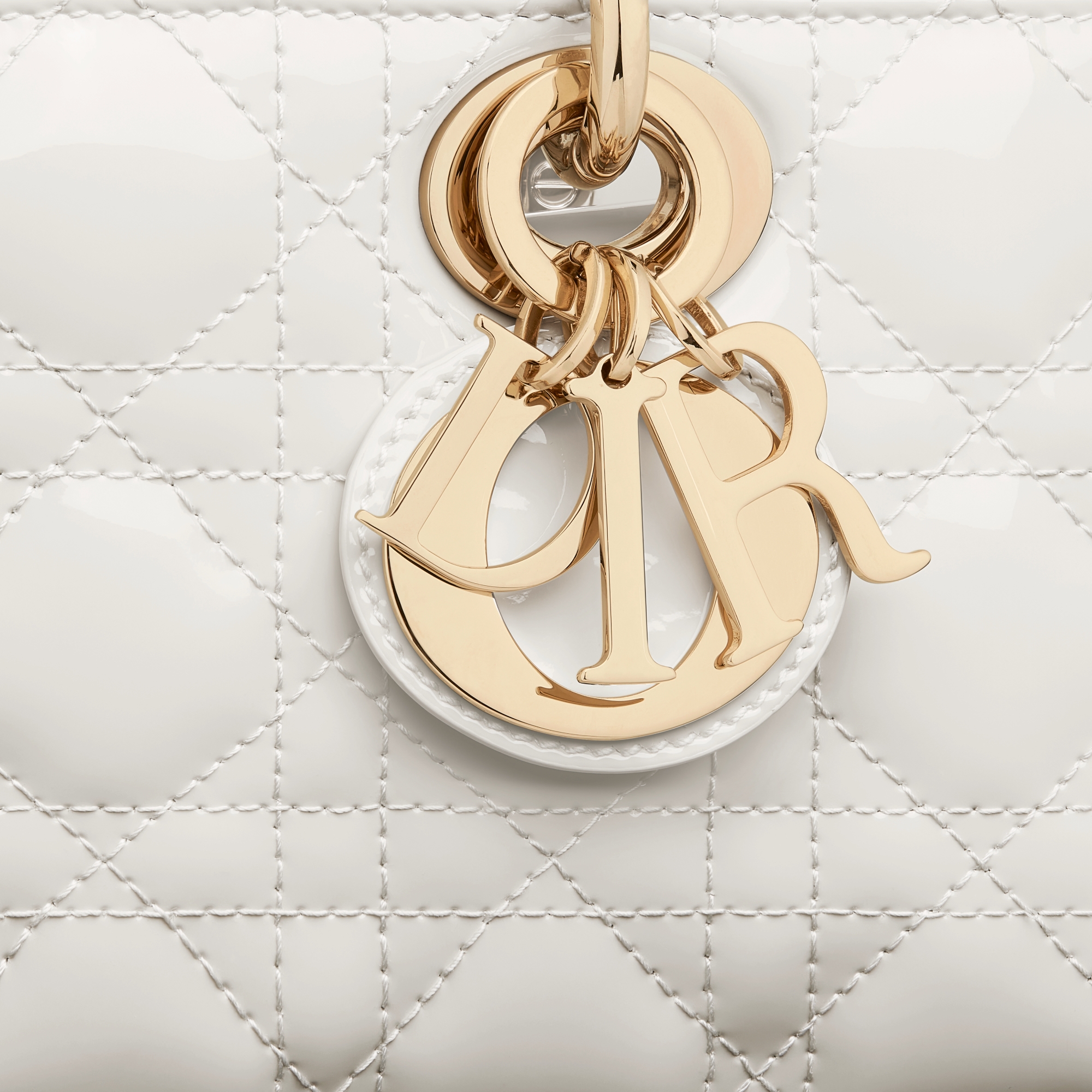 Lady D-Joy 스몰 백 라떼 페이턴트 까나쥬 송아지 가죽 E09