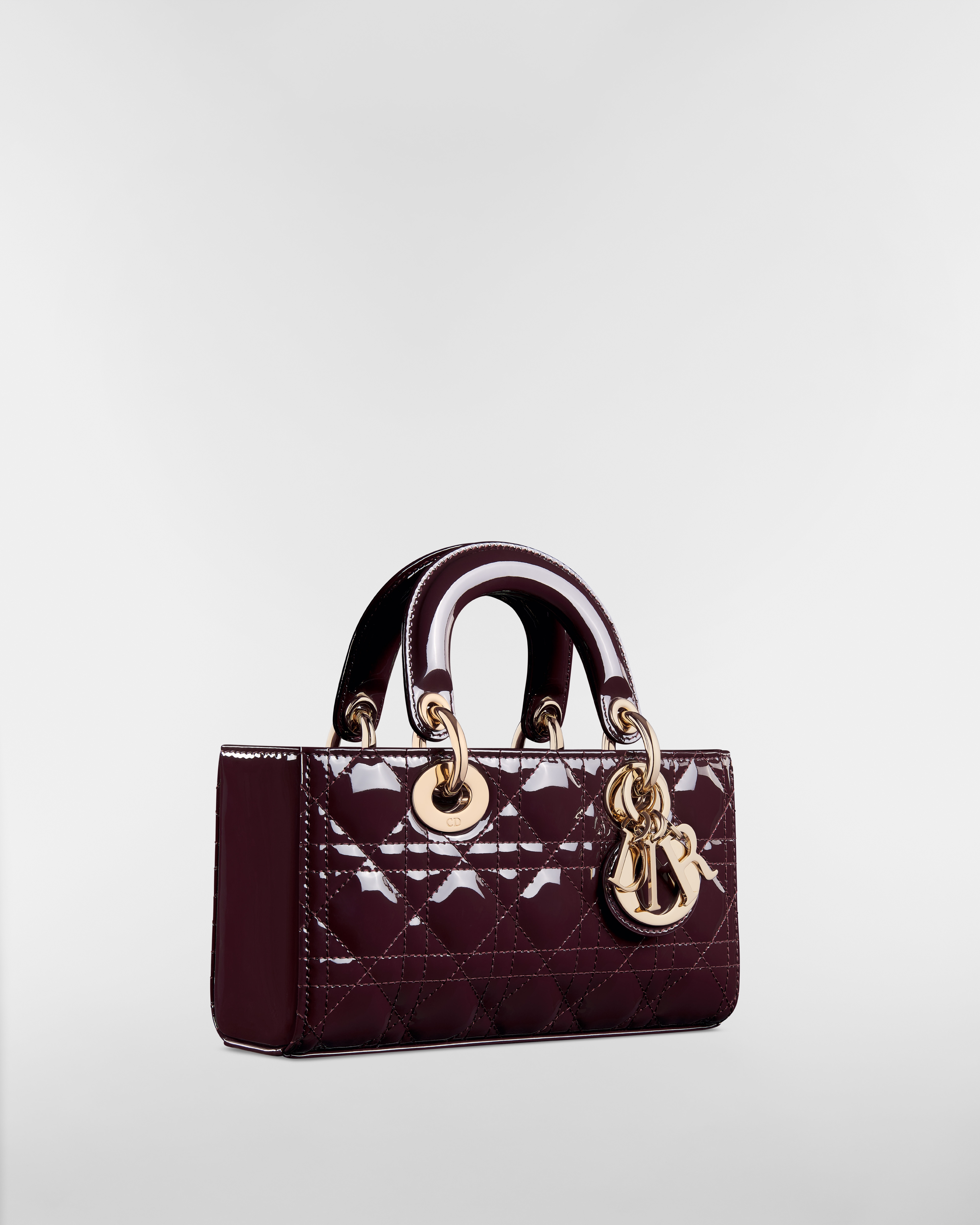 Kleine Lady D-Joy Tasche Cannage Kalbslackleder in Pflaume E03