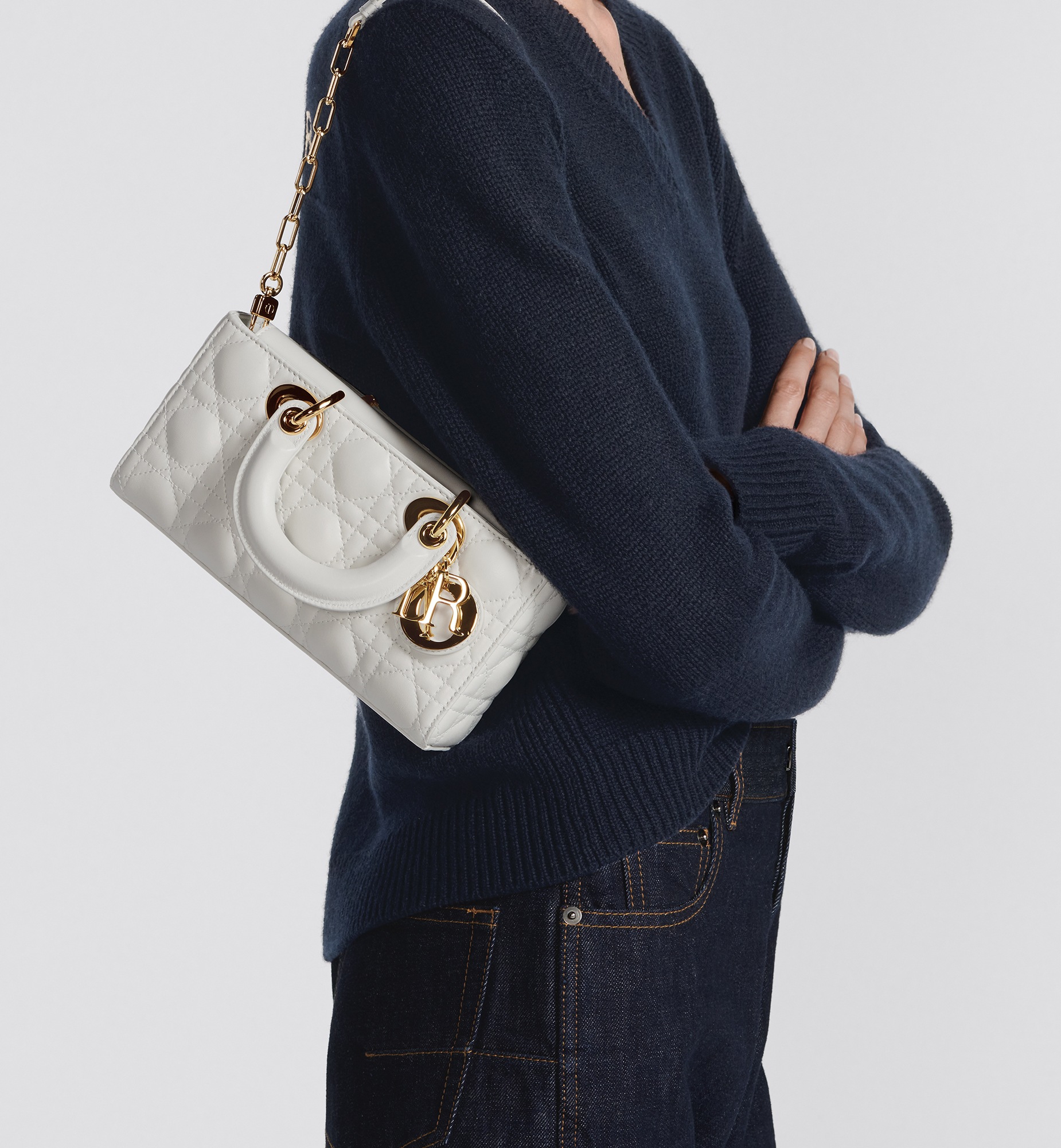 Kleine Lady D-Joy Tasche Cannage Kalbslackleder in Schwarz E12