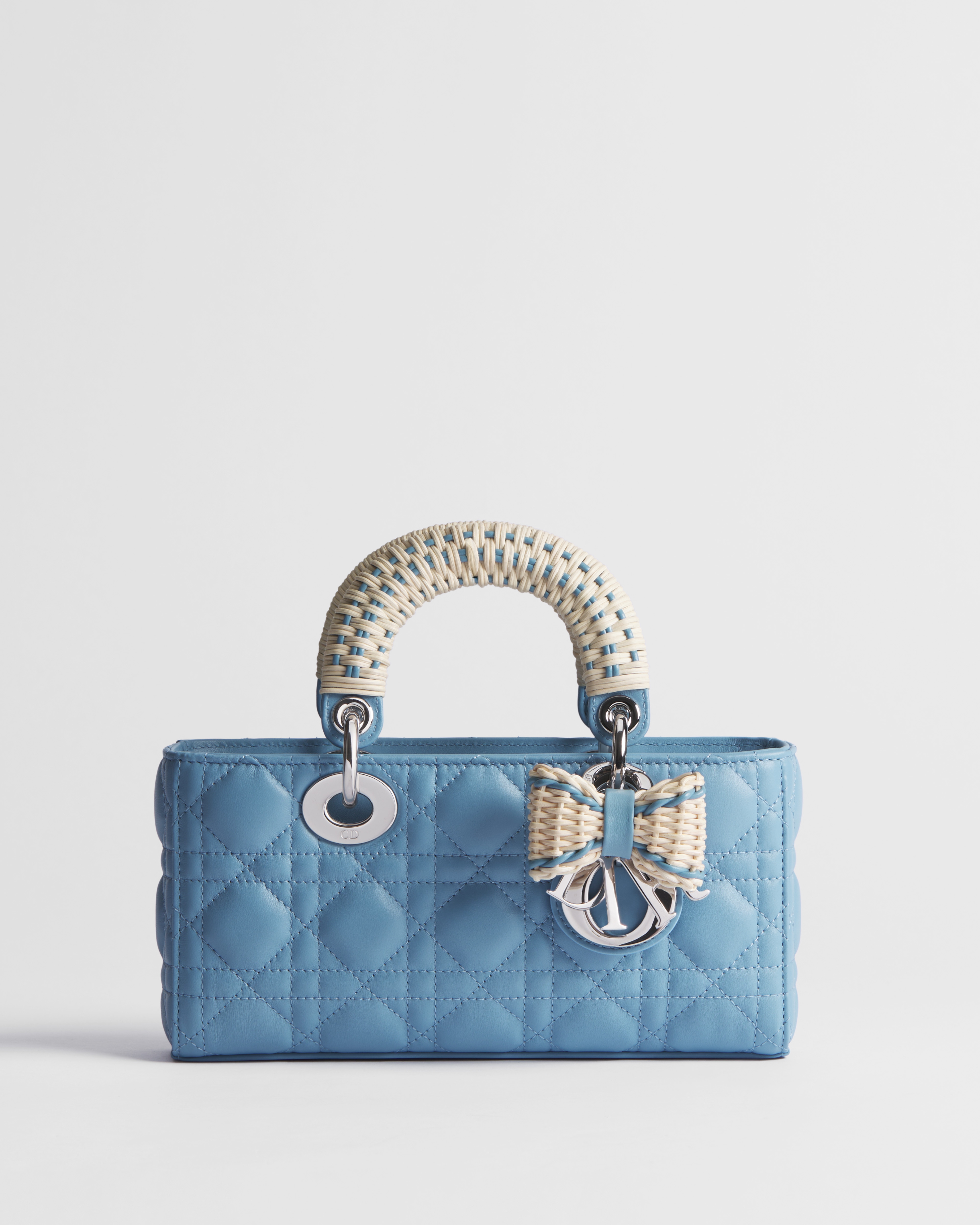 Sac Lady D-Joy Small Dioriviera Cuir d'agneau Cannage bleu Myosotis et rotin tressé couleur naturel E01