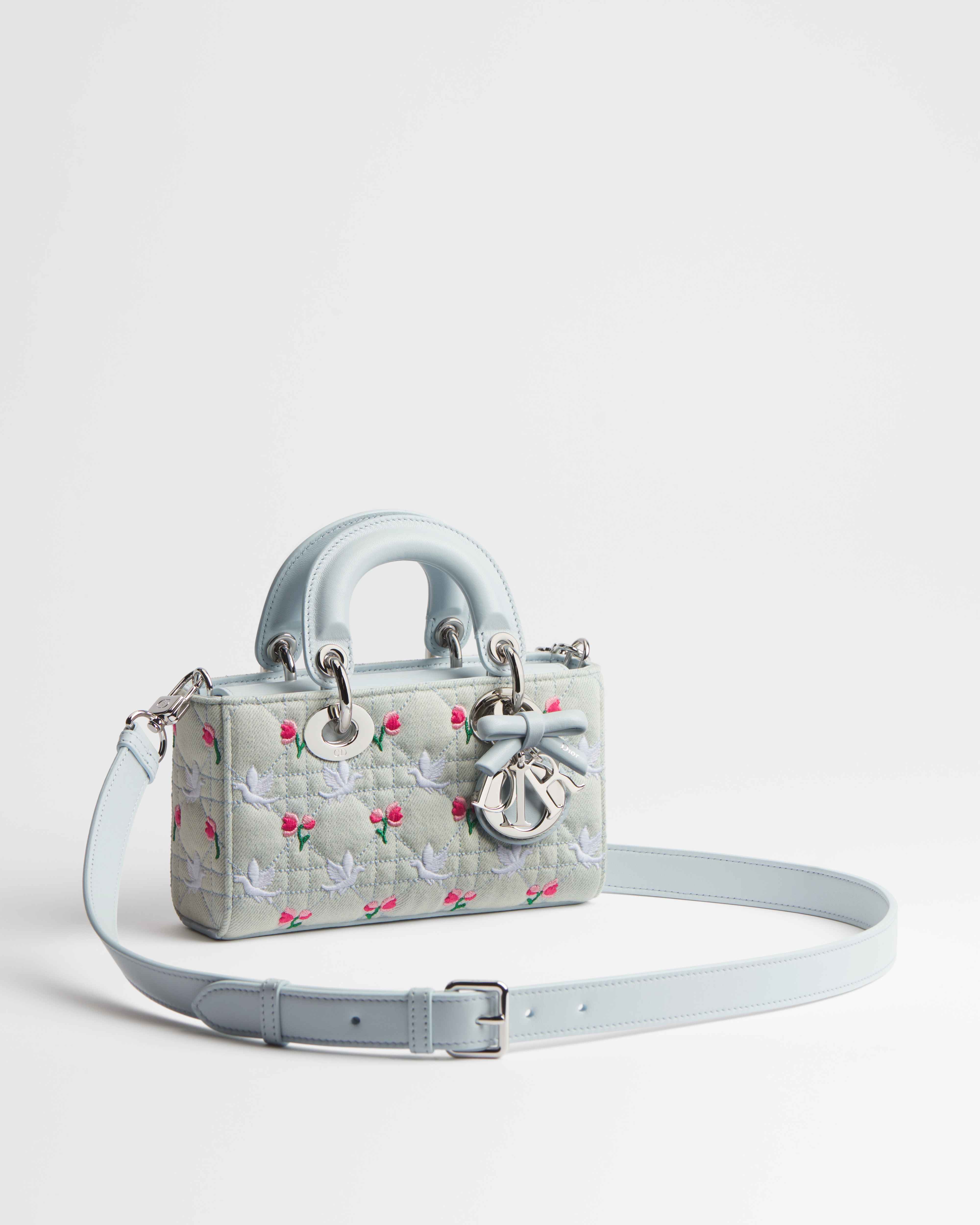 Dioramour Lady D-Joy 미니 백 블루 까나쥬 데님, 멀티 컬러 Doves & Roses 모티브 자수 E03
