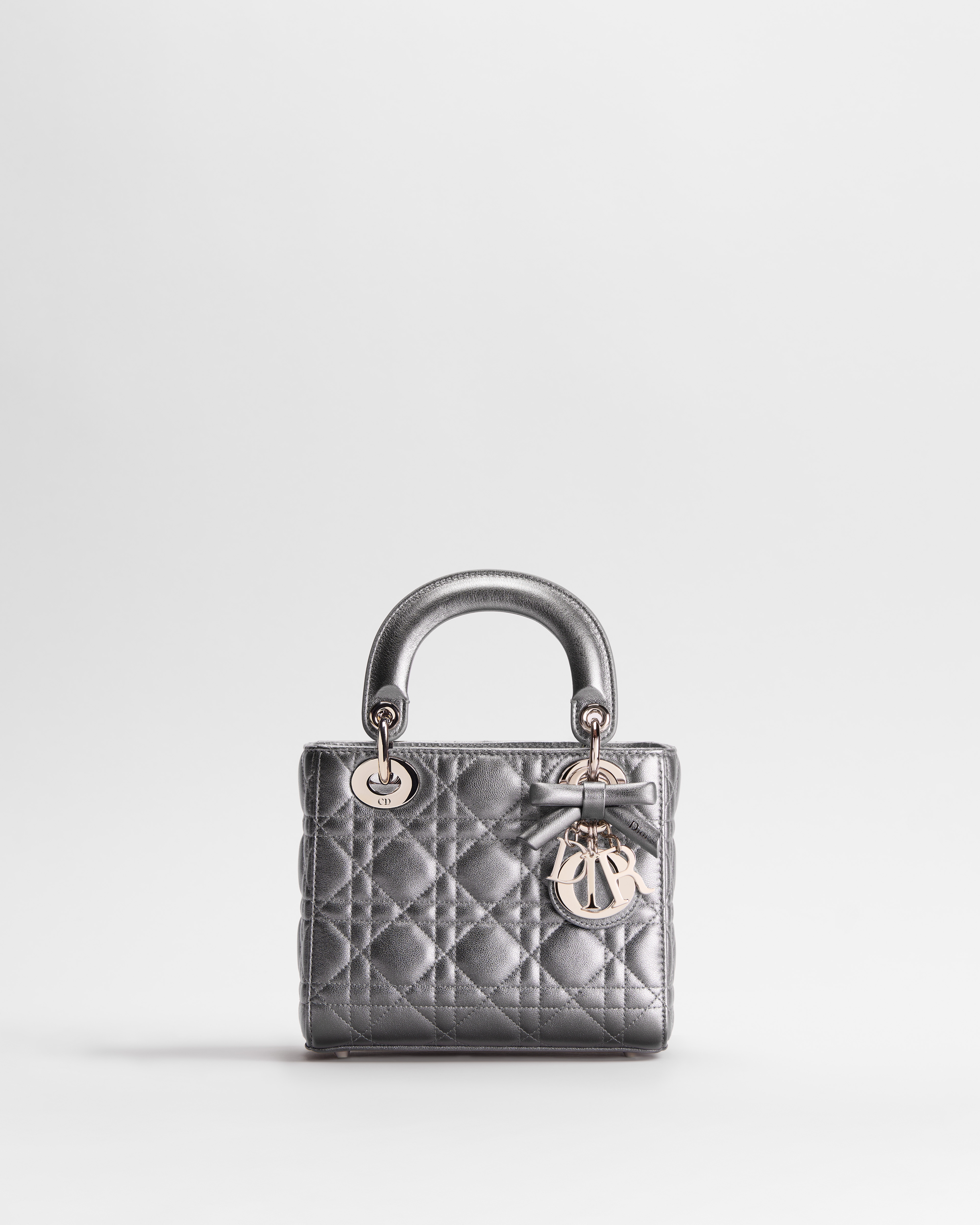 Sac Lady Dior Mini à chaîne Cuir d'agneau Cannage métallisé argenté E01