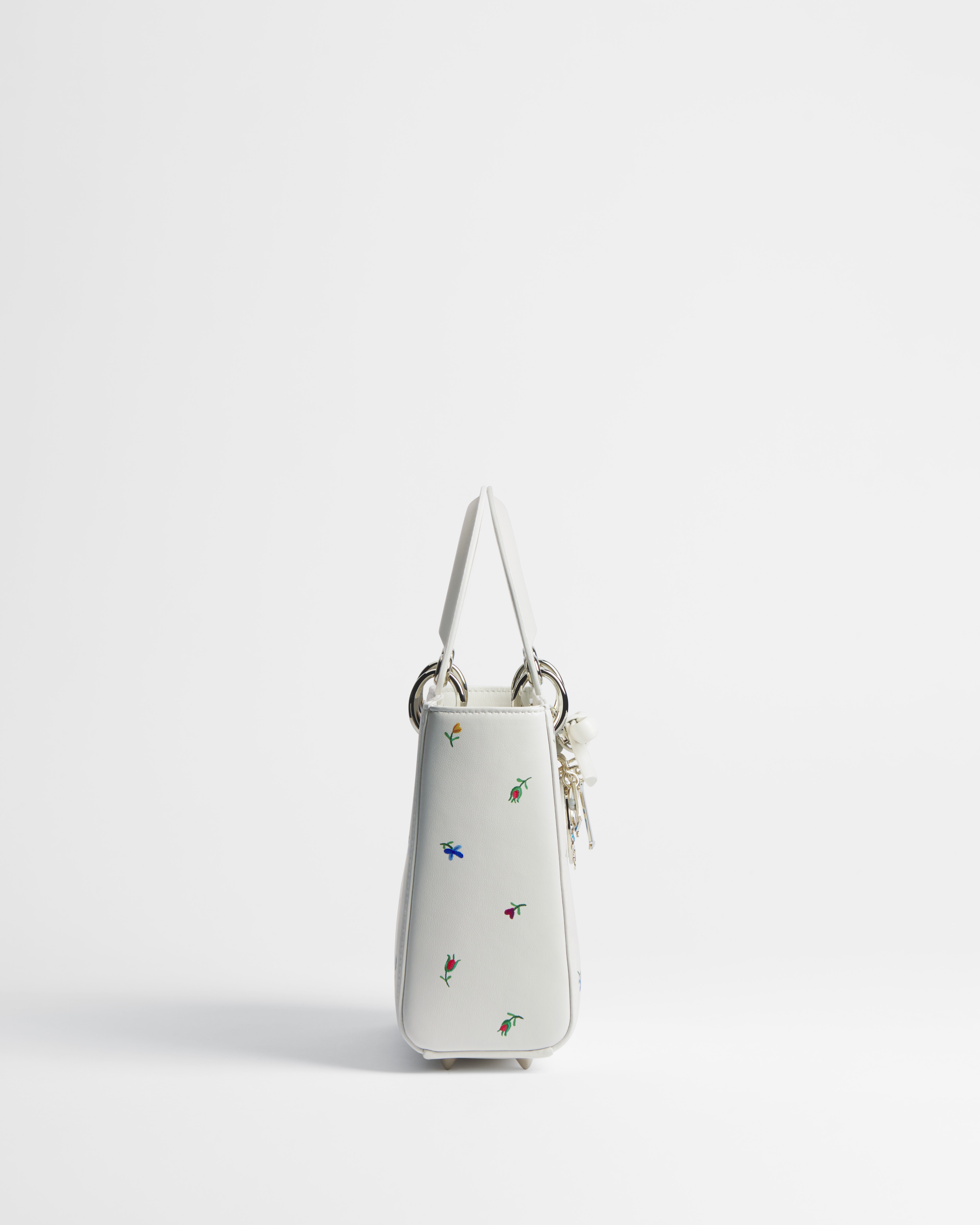 Kleine Dioramour Lady Dior Tasche mit Trageriemen Lammleder in Weiß mit Revolution Flowers Motiv in mehreren Farben E02